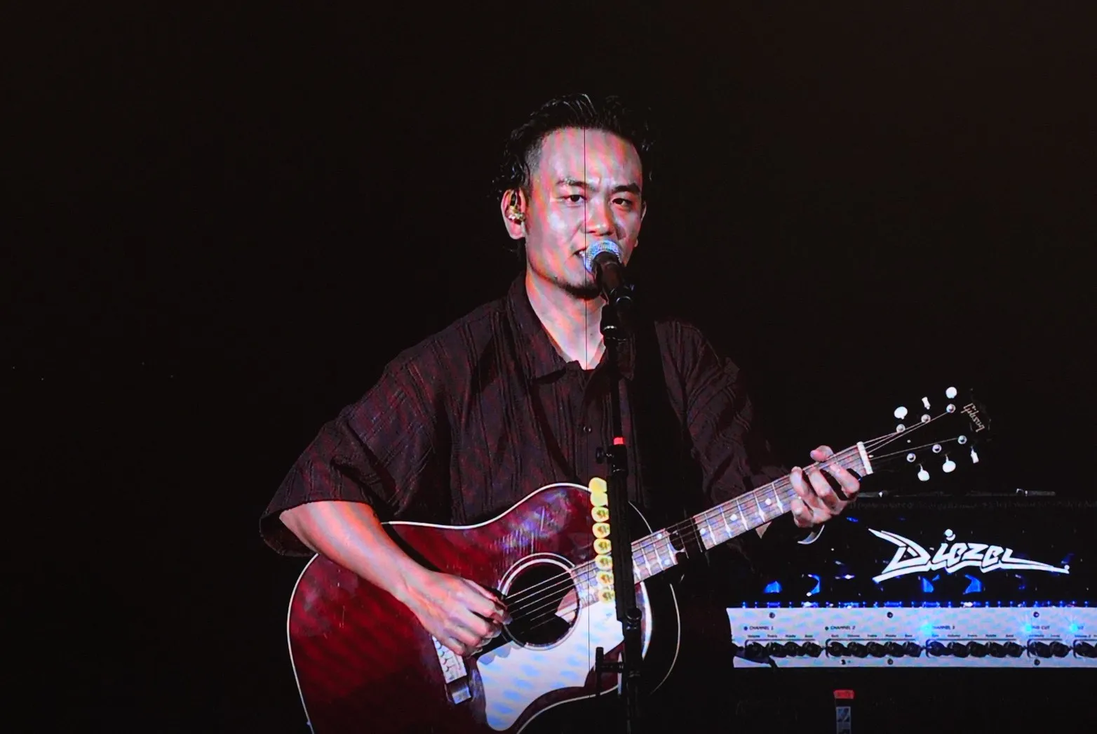 金曲樂團滅火器一連兩天在台北小巨蛋開唱,主唱楊大正在舞台上感性對家人告白。(圖/記者許方正攝)