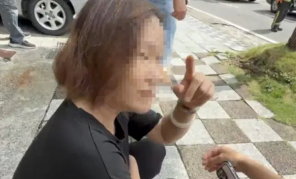 45歲女駕駛連撞7車遭驗出4毒品反應。(圖/翻攝畫面)