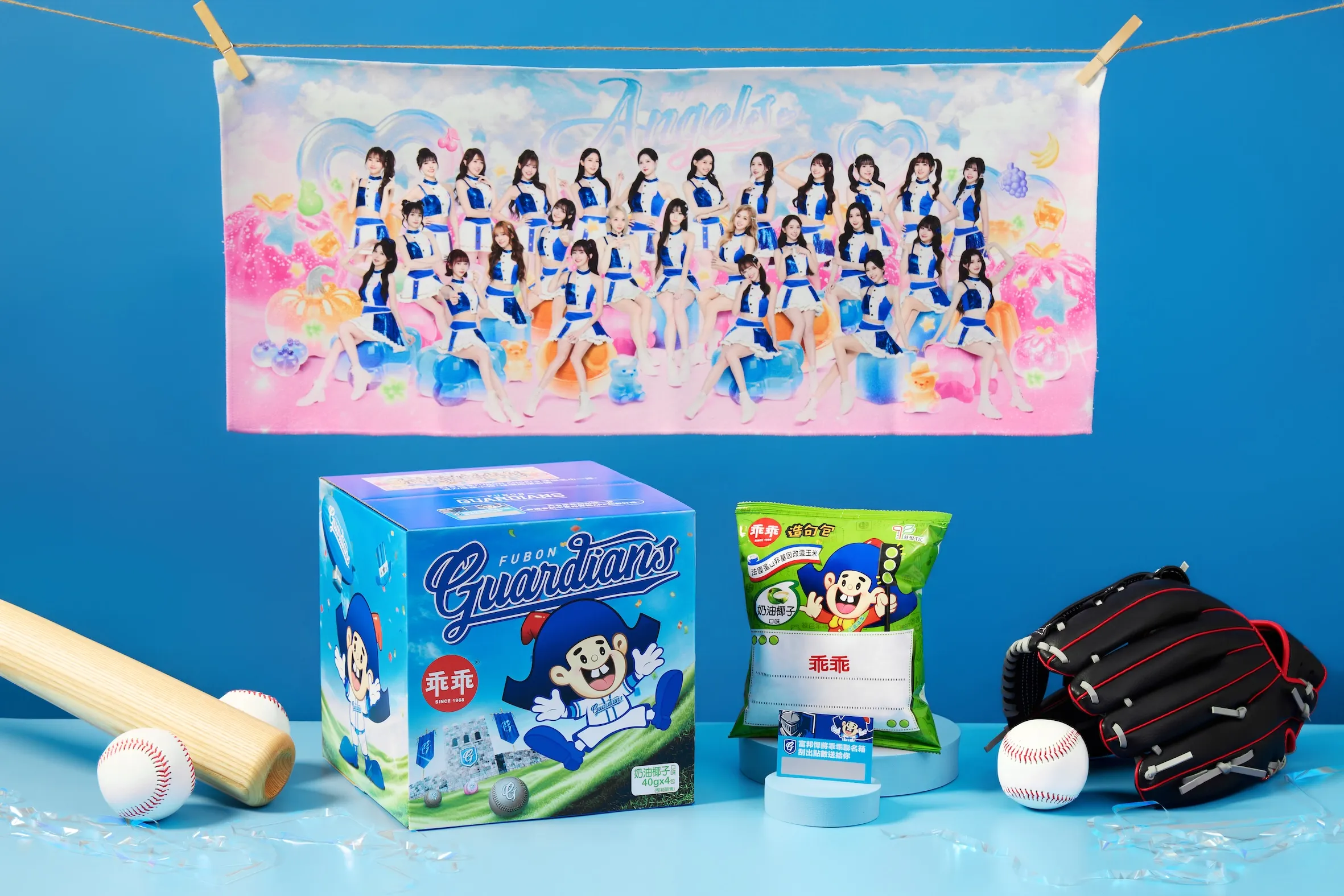富邦悍將限量骰子箱，內含Fubon Angels全員集合應援毛巾、刮刮卡與人氣最強造句包。（圖／乖乖提供）