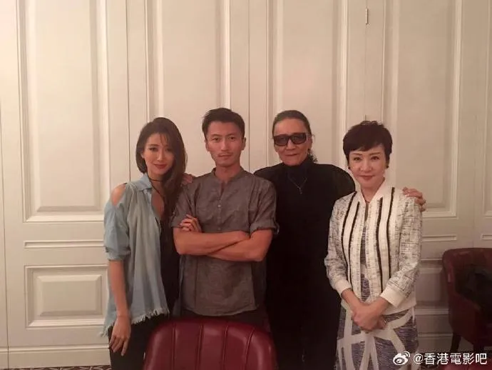 謝霆鋒與妹妹謝婷婷於微博發文證實父親謝賢離世,感性回憶父親一生對影視事業的奉獻,並呼籲外界以瀟灑的心情懷念四哥。(圖/翻攝自微博)