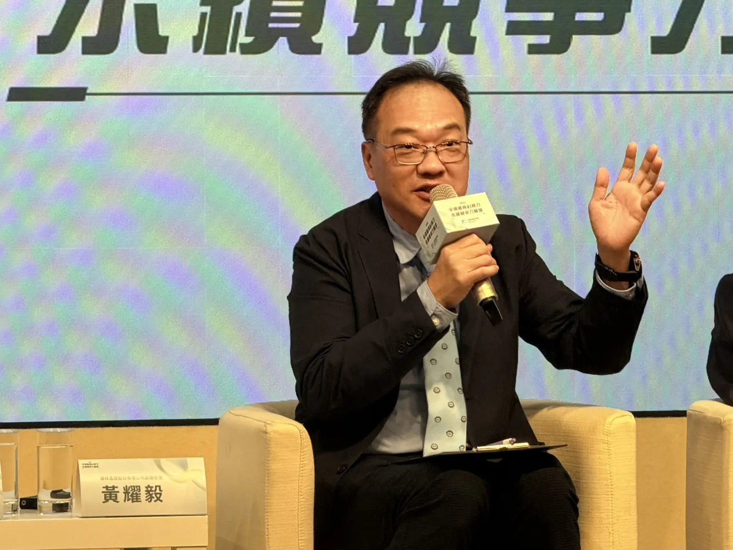 環球晶副總經理黃耀毅表示,亞洲是 100% 使用再生能源最難達標的區域。圖/唐子晴攝影