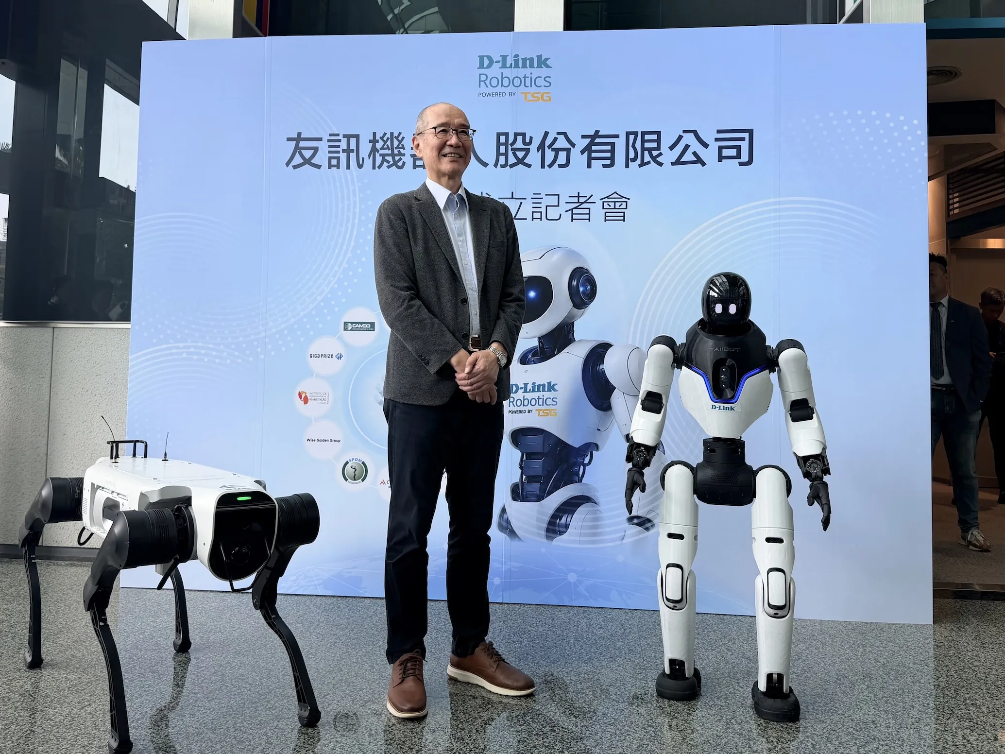 友訊執行長暨友訊機器人公司董事長張家瑞揭露旗下具體的產品規劃,以及合作夥伴布局。圖/唐子晴攝影