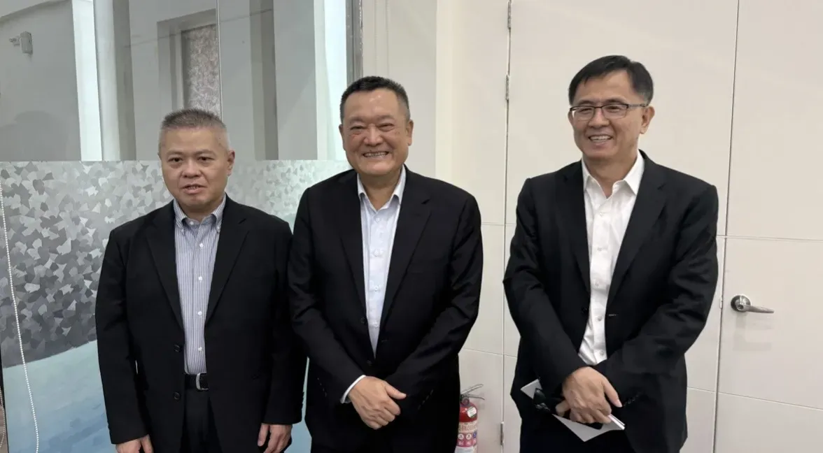 董事長沈慶行(中)表示，受惠生成式AI、高效能運算（HPC）及雲端資料中心擴建需求帶動，去年營收達1390億元，創歷史新高。（圖／資料照）