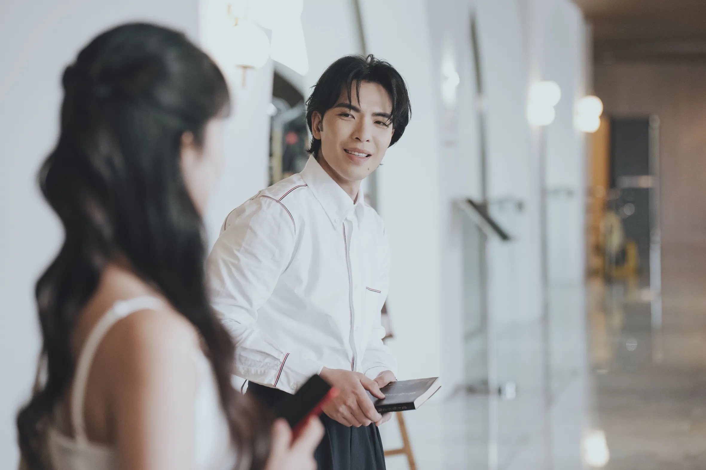 蕭敬騰也客串演出歌曲延伸的直式短劇《雙重曝光》。（圖／拍手數位提供）