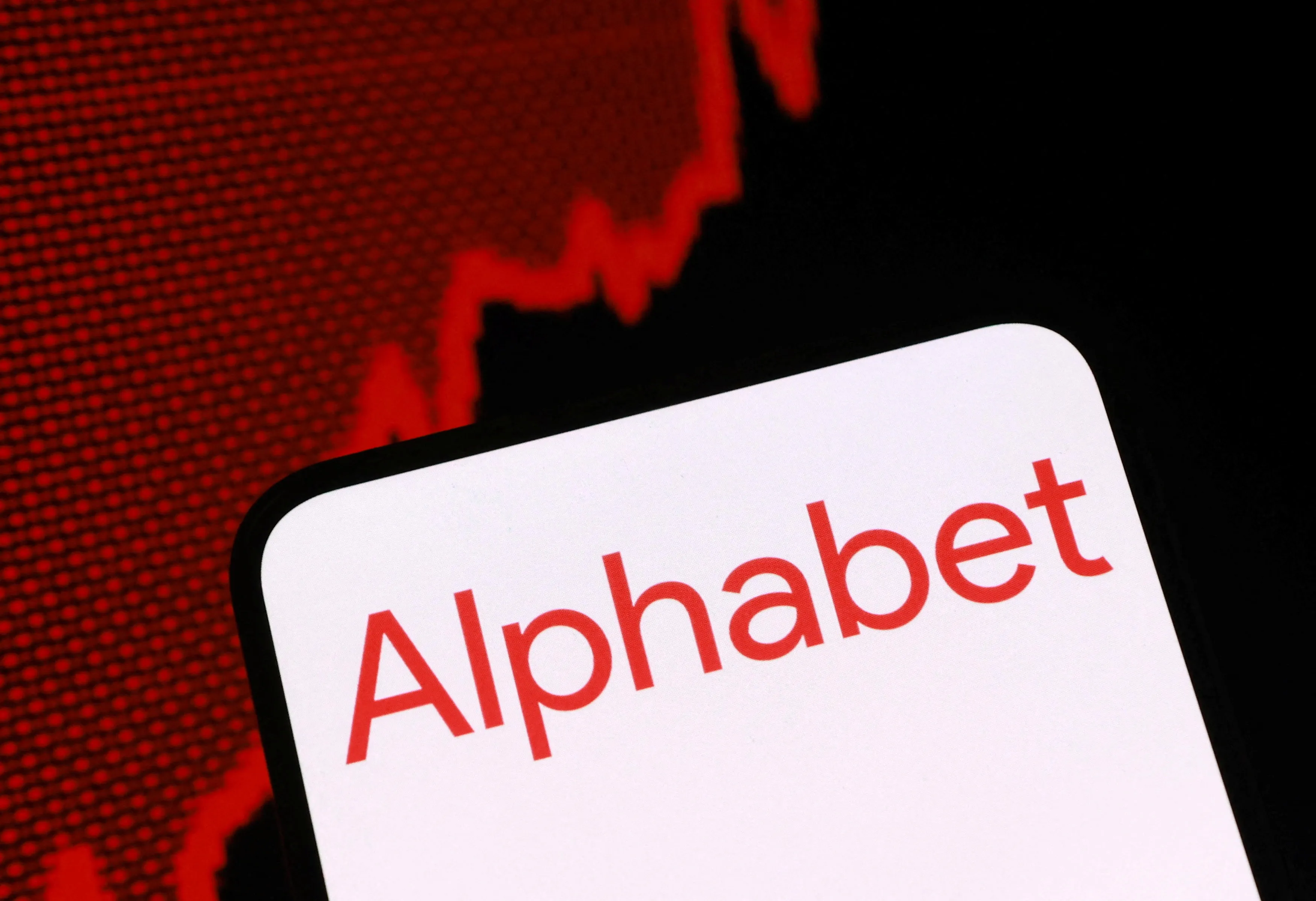 (Google母公司Alphabet公布2026年第二季財報,總營收達1198億美元,年增24%,優於市場預期。/路透社提供)