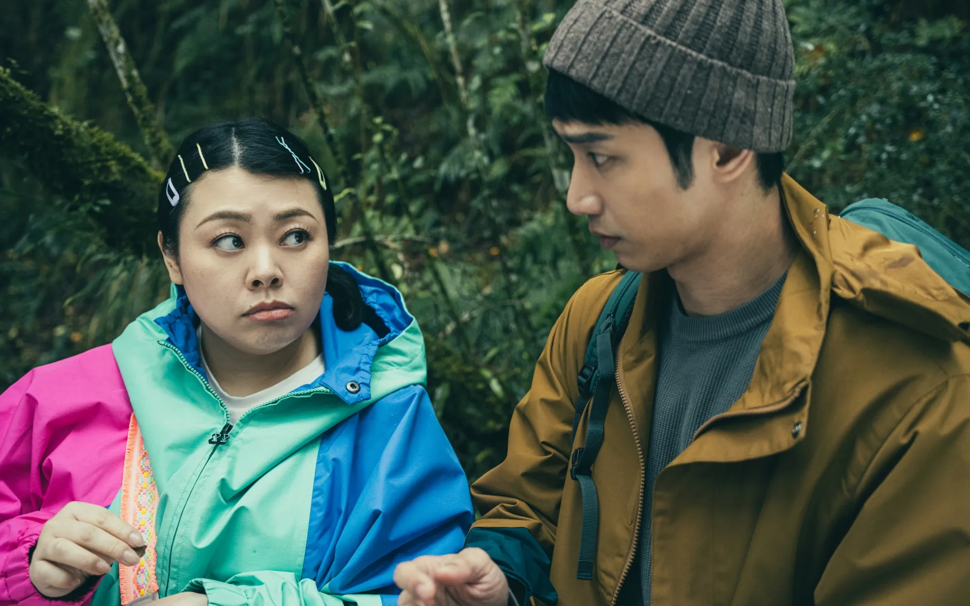 渡邊直美（左）、劉以豪合作《怎麼可能我家的祖先是你家的鬼》。（圖／華映提供）