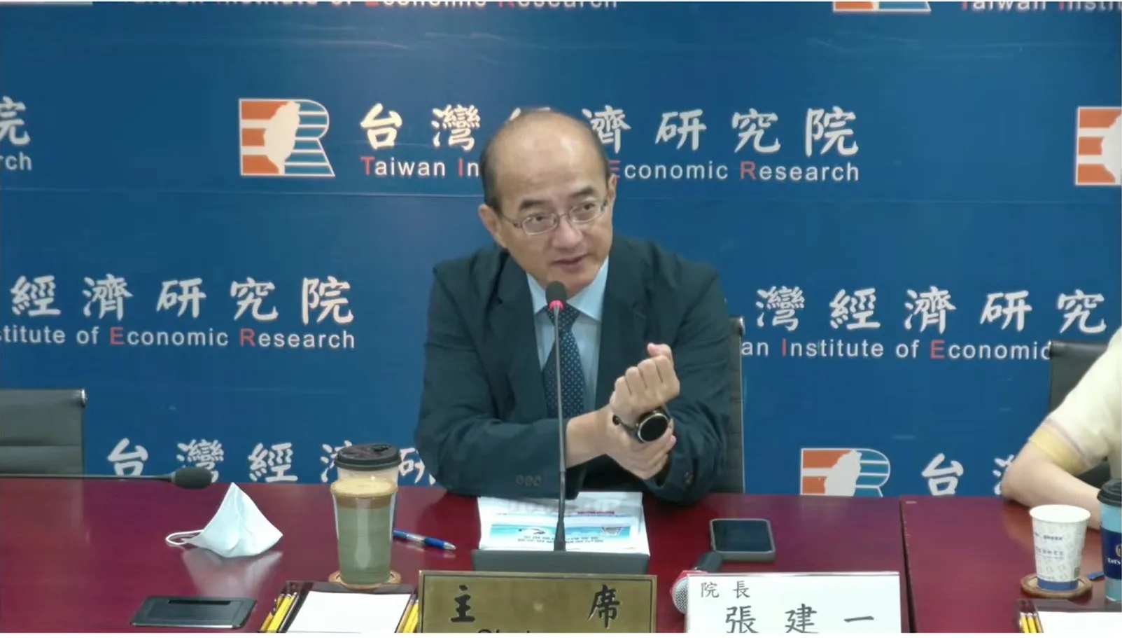 （台經院示警，AI投資若未能轉化為實際獲利，恐使高槓桿、循環融資及估值過高問題浮現，增加股市與信用市場同步修正風險。／台經院提供）