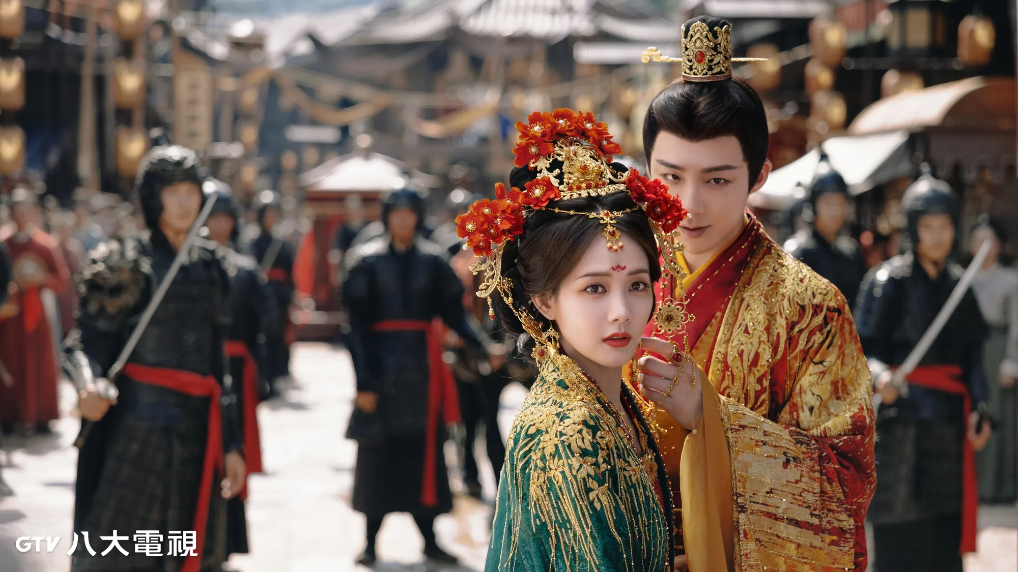 八大電視古裝劇《書卷一夢》李一桐（左）為逃離劉宇寧飾演的反派角色，想改寫劇本走向卻陷入無限輪迴重生。（圖／八大提供）