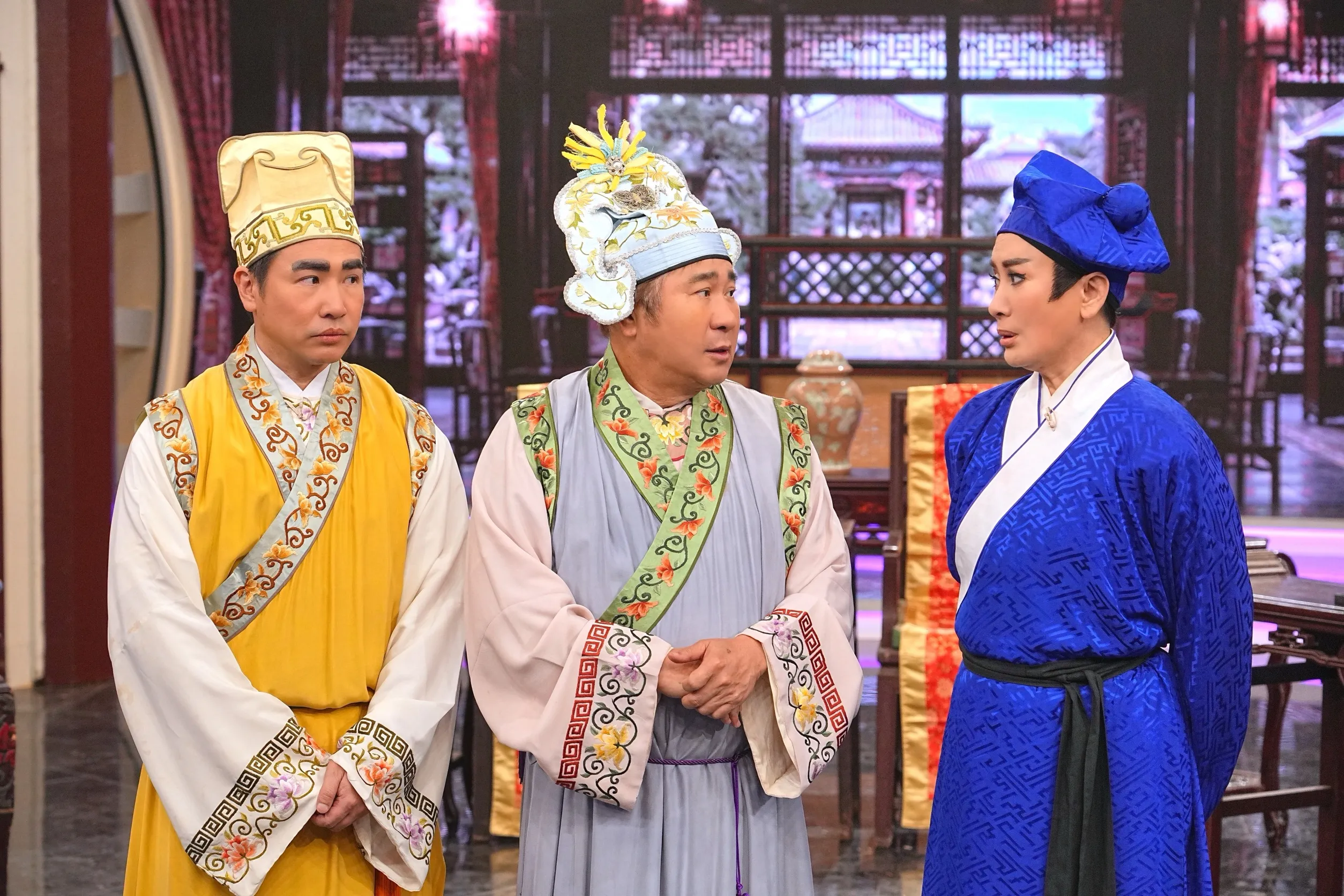主持陣容胡瓜(中)、陳亞蘭(右)與歐漢聲合作《週末最強大》全新一季,第二集收視表現亮眼。(圖/華視提供)
