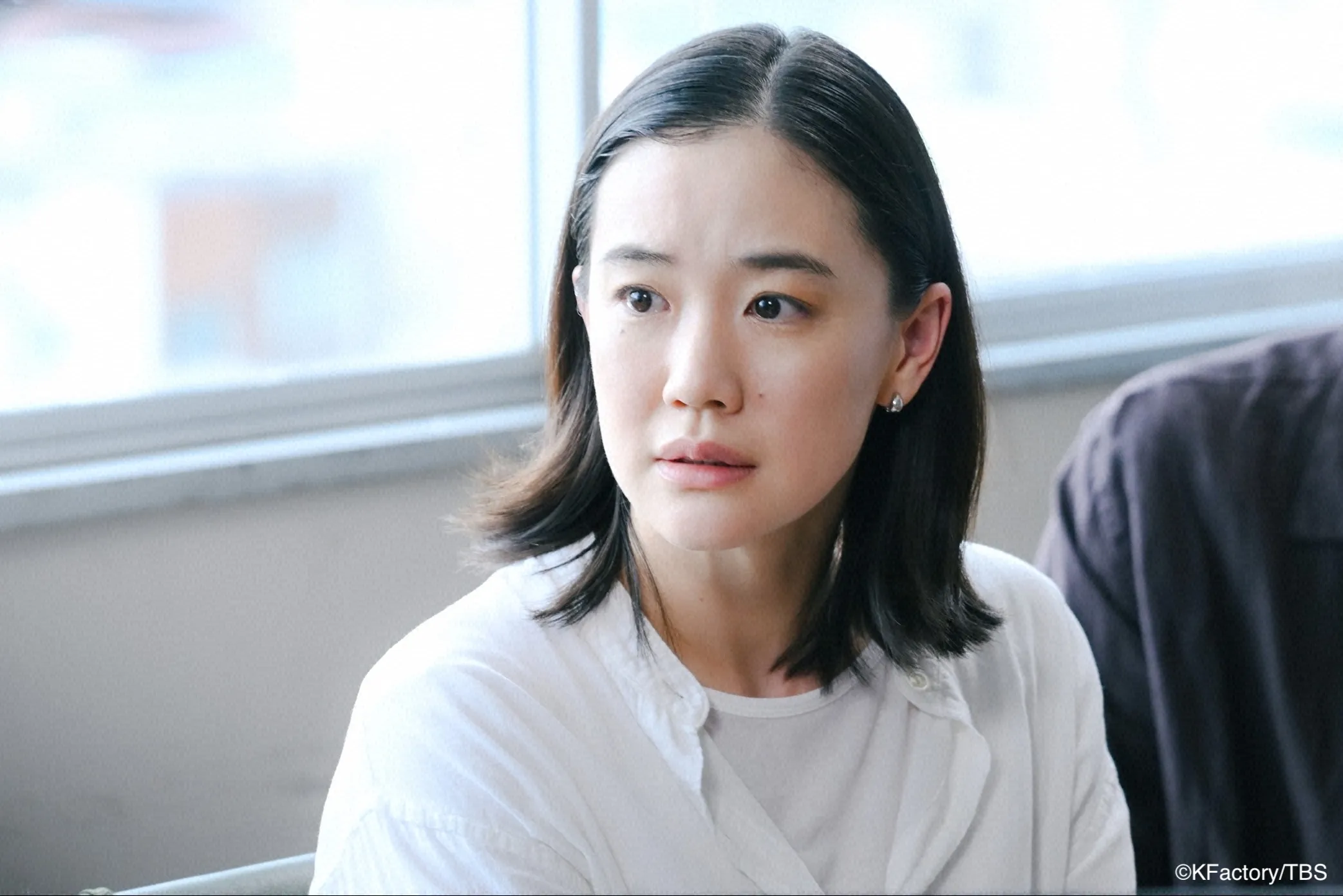 《直到T恤乾了為止》蒼井優飾演的咲子面對丈夫失蹤及疑似背叛，逐漸陷入不安與自我懷疑。（圖／Hami Video提供）