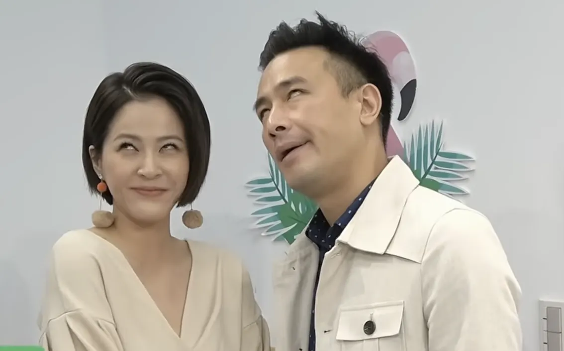 傅子純(右)當時還抓蘇晏霈一起翻白眼。(圖/翻攝全民新聞網YT)