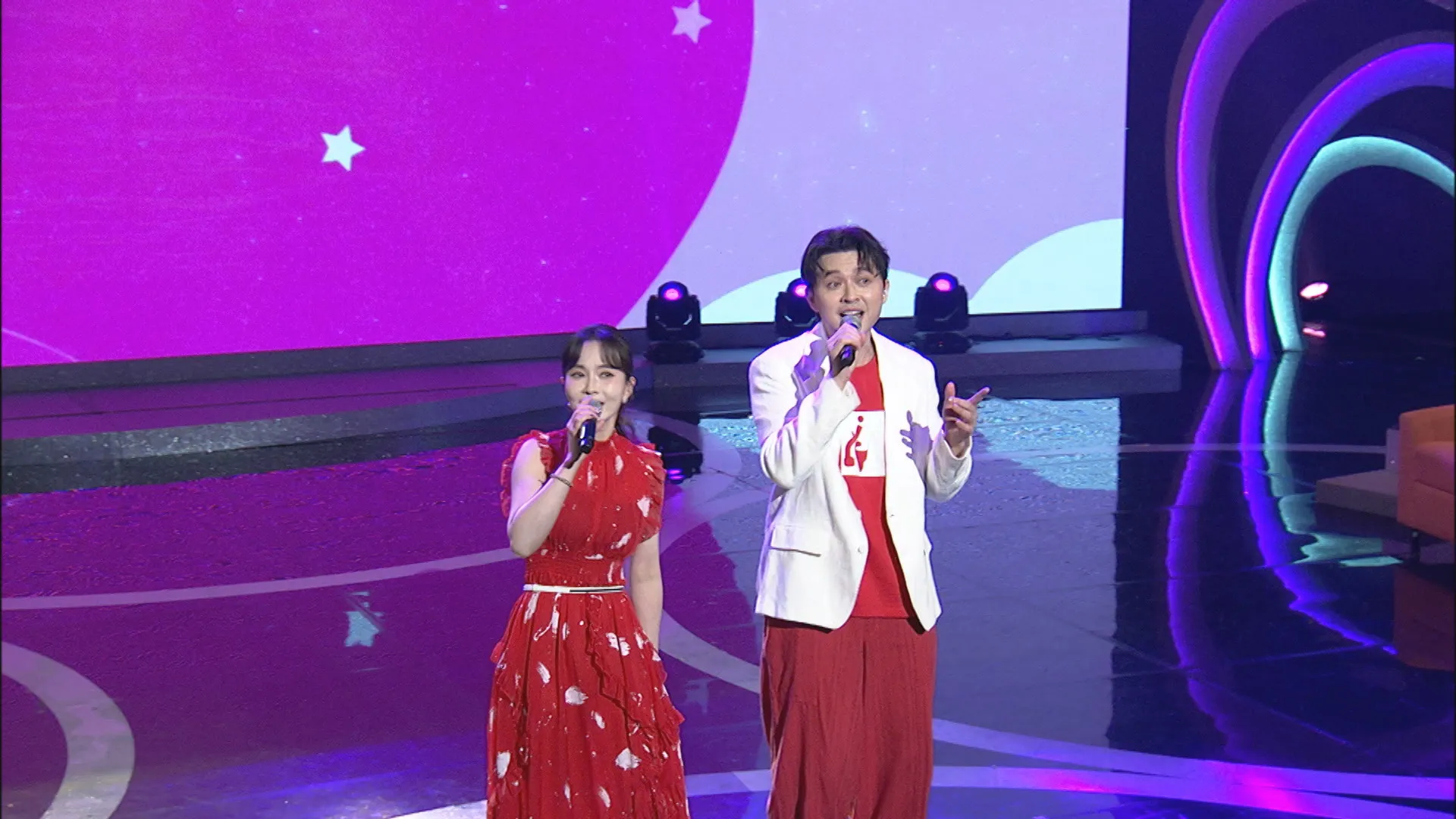 杜忻恬與李子森帶來〈一人水一項〉。(圖/中視提供)
