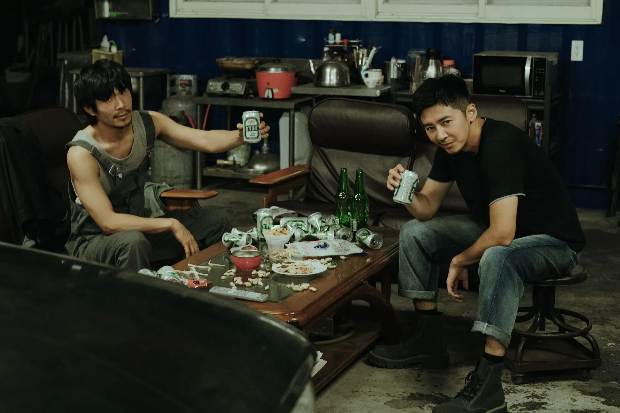 李國毅與姚淳耀在《成名在望》中飾演昔日死黨，劇中兩人因情感與案件糾葛展現高張力對手戲，作品上映首週末獲得亮眼收視成績。（圖／瀚草影視提供）