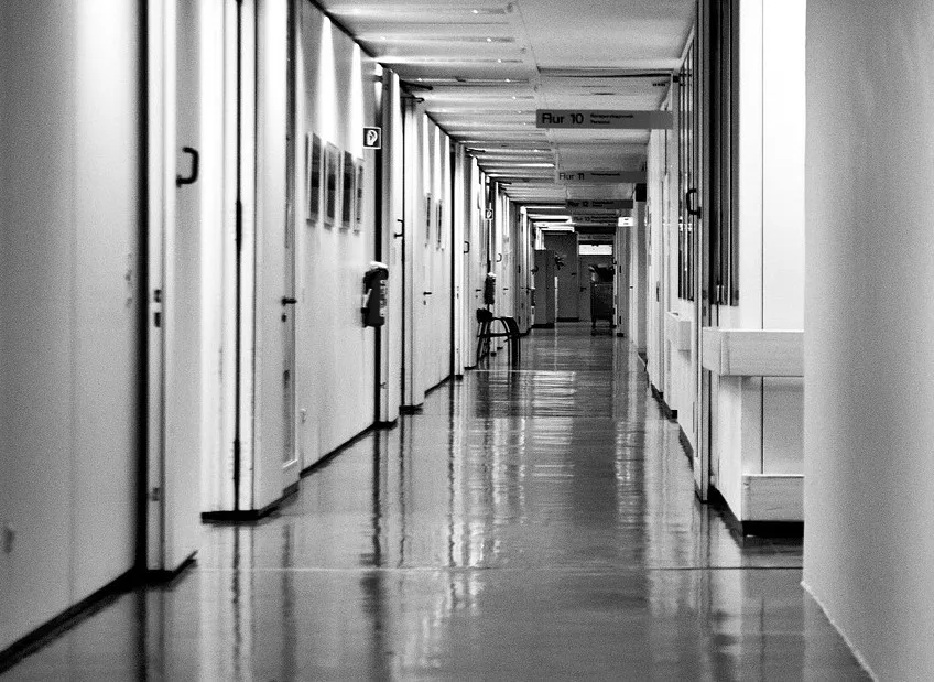台中一名建築師不明原因從15樓頂樓墜落。(示意圖/翻攝自pixabay)