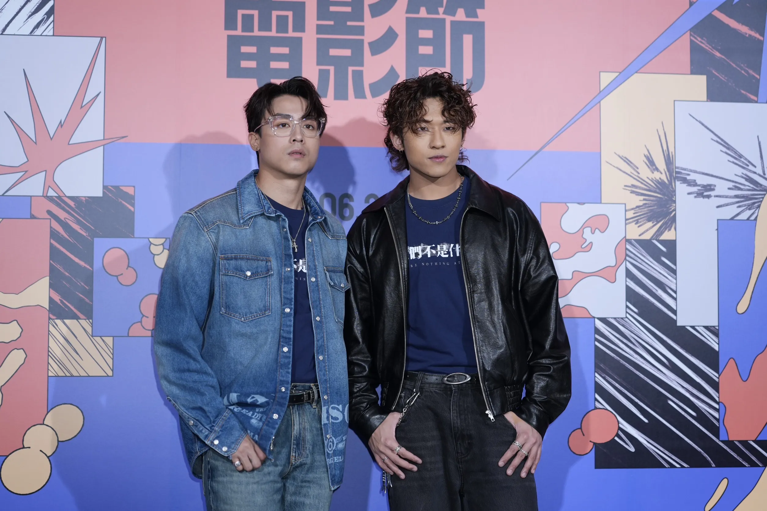 江𤒹生(左)、陳毅燊在《我們不是什麼》飾演同志情侶,除了熱吻戲還有激烈動作戲碼。(圖/記者陳明中攝)