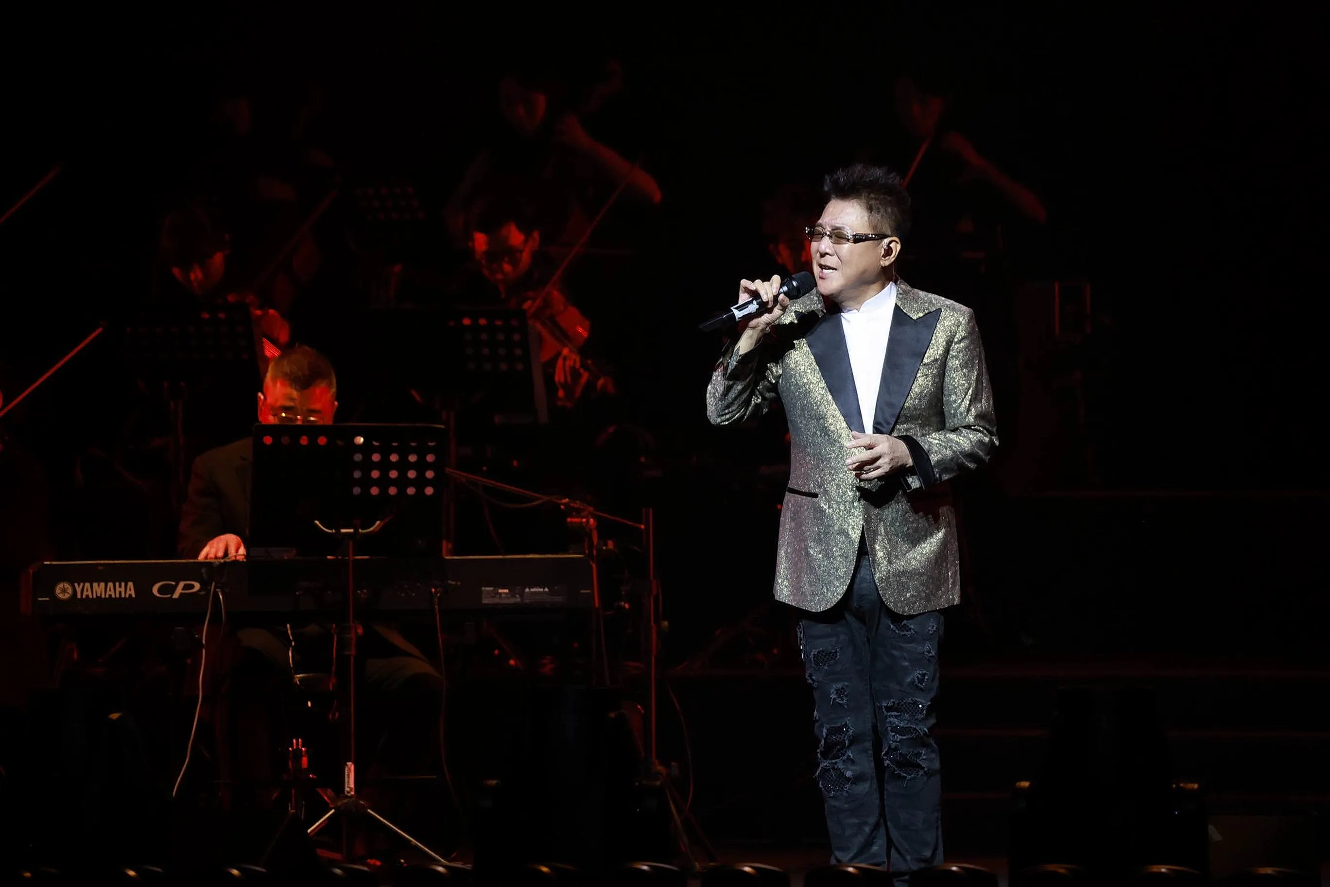 姜育恆日前於台北流行音樂中心圓滿落幕《姜育恆的盛宴》演唱會。（圖／文星文化提供）