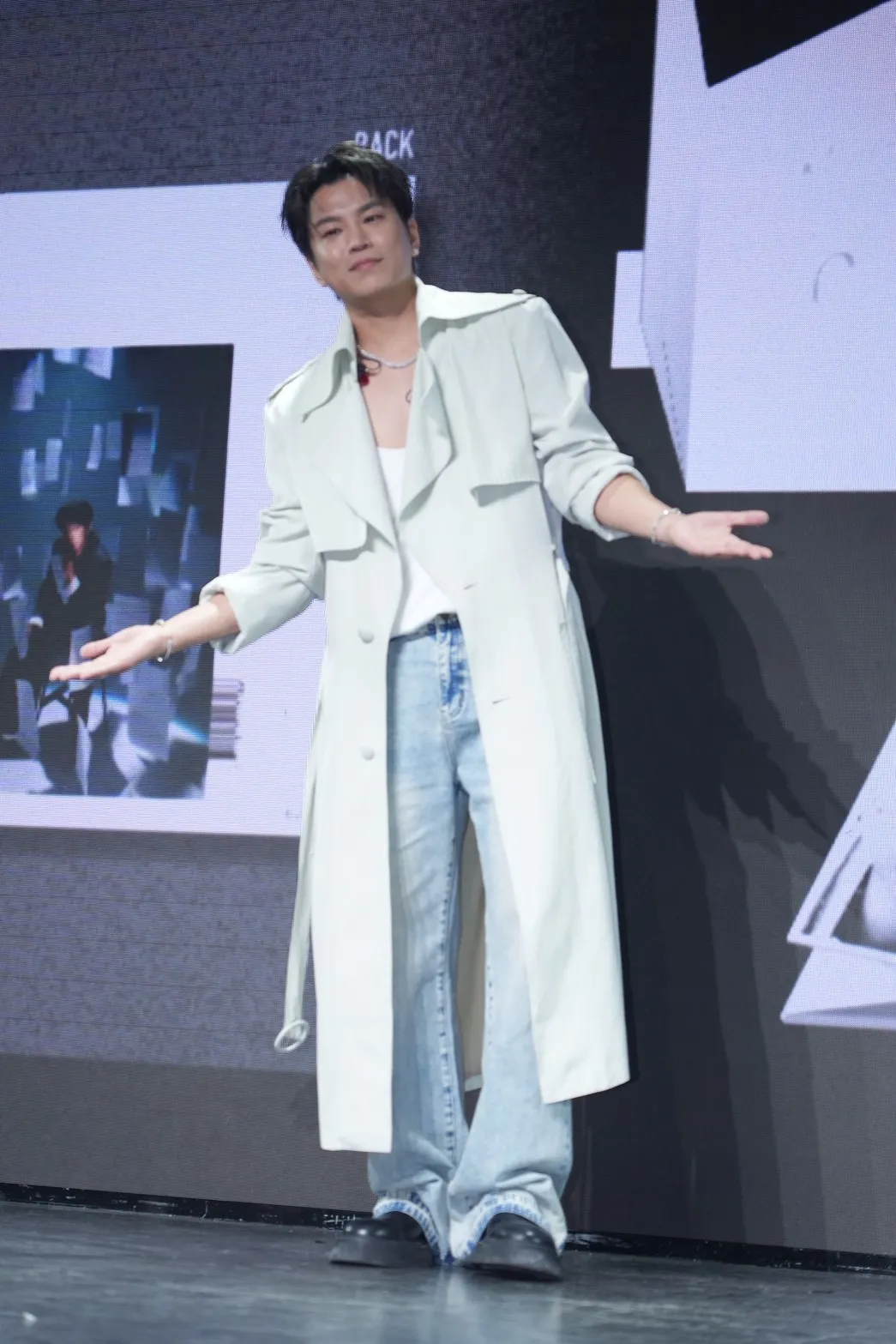 出道24年的蕭景鴻終於推出首張個人專輯。(圖/記者許方正攝)