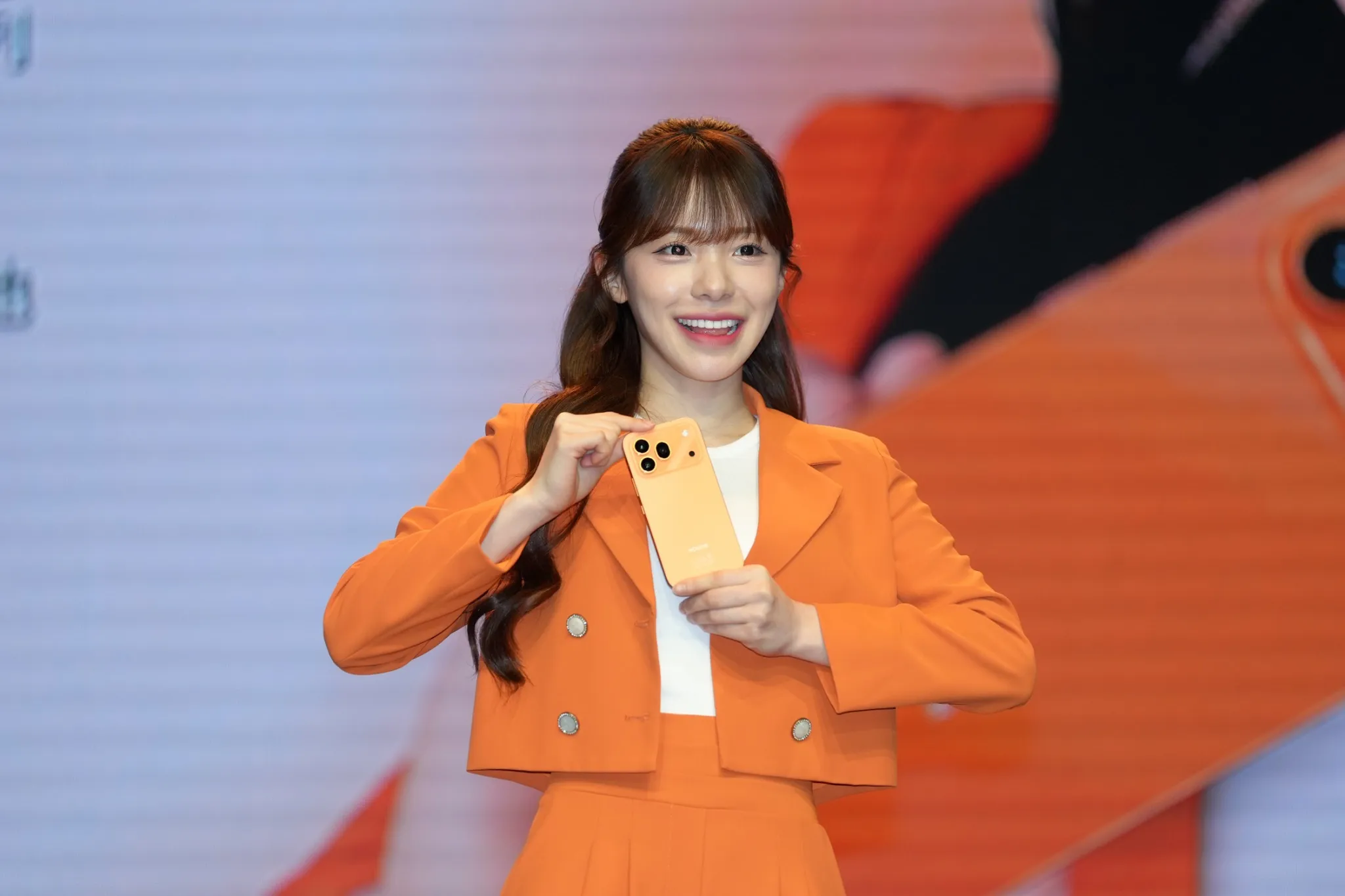 「HONOR 600 慧玩 AI 創作大使」李多慧分享搶先體驗 HONOR 600 系列的使用心得。(圖/記者陳明中攝)