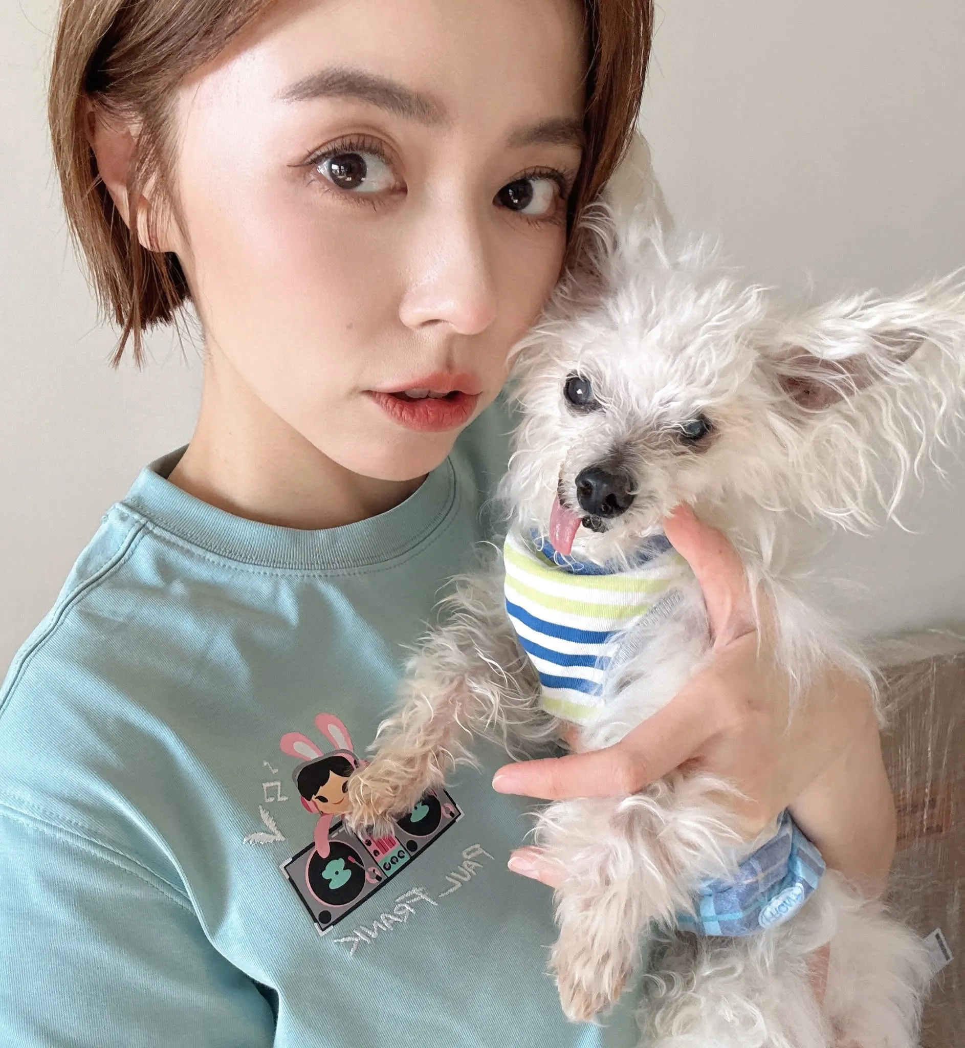 王瞳領養愛犬哈嚕,陪伴她長達12年的時間。(圖/王瞳提供)