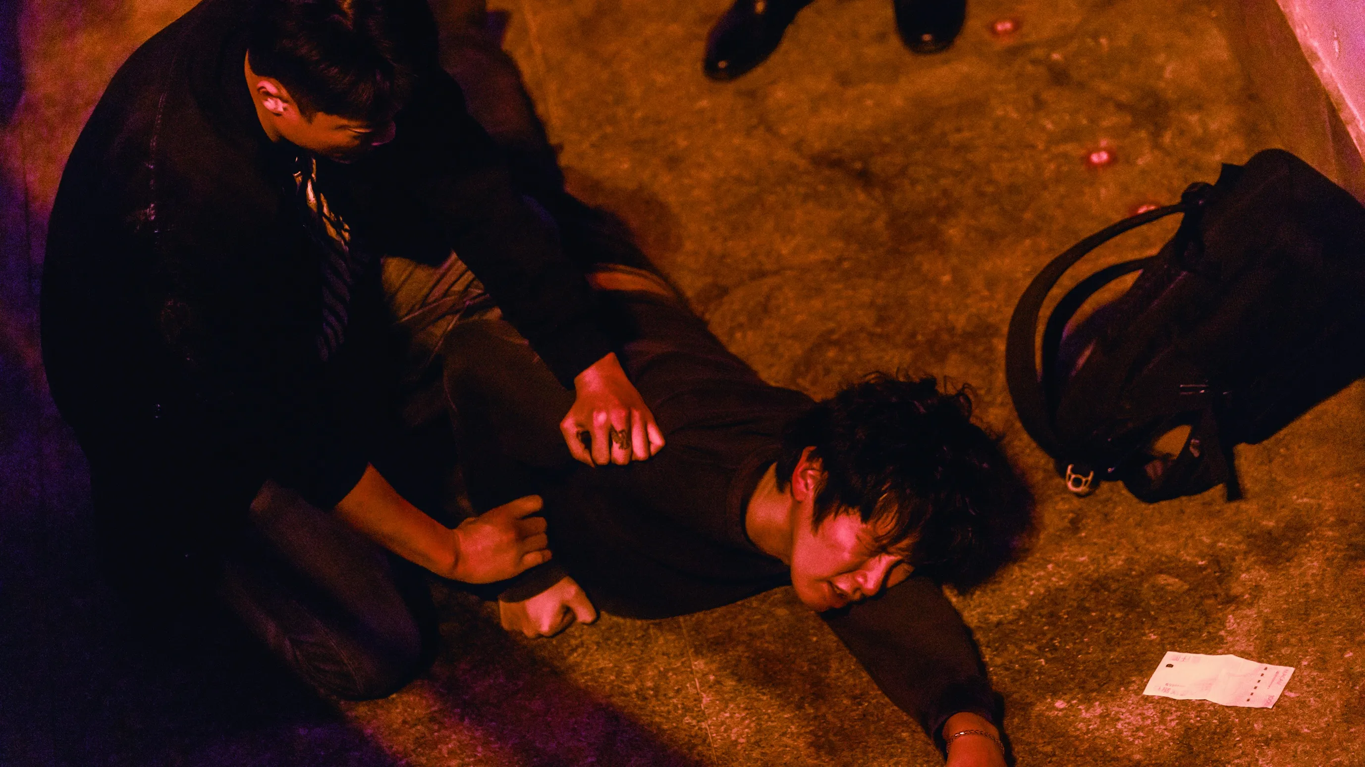 柯震東拍《我未許願先吹蠟燭》瘋狂挨打。(圖/華映娛樂提供)