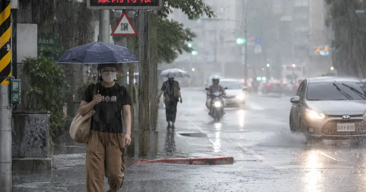 豪雨特報!今屏東慎防局部大雨或豪雨。(圖/AI生成示意圖)