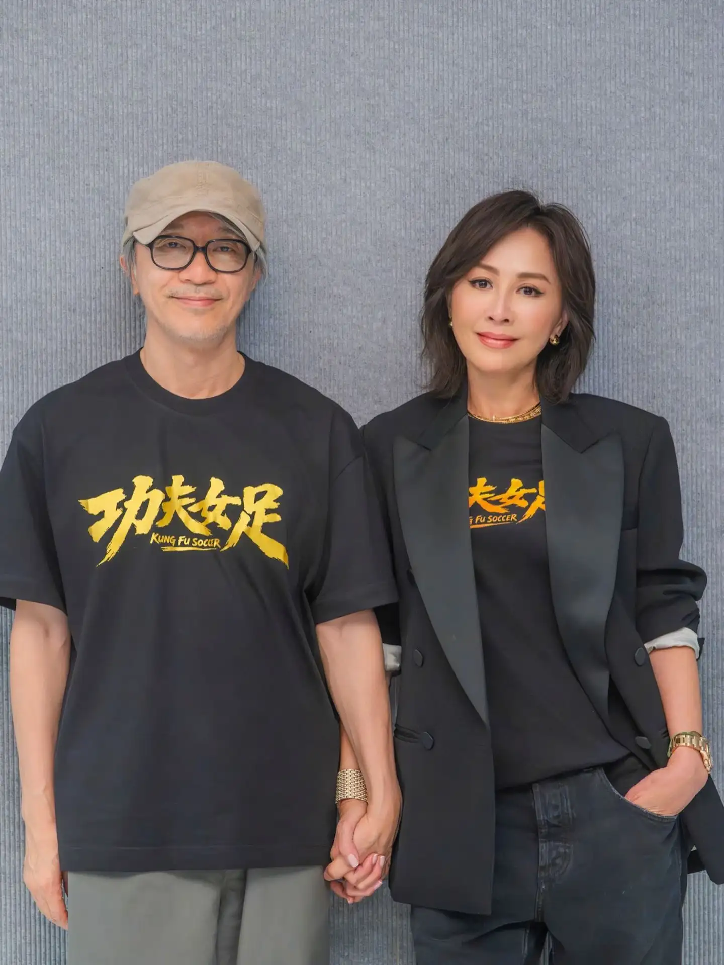 劉嘉玲（右）十指緊扣周星馳。（圖／翻攝劉嘉玲IG）