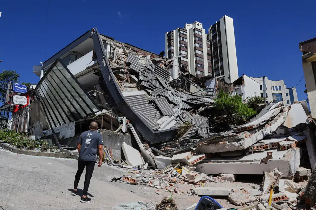 地震造成至少11人死亡。（圖／AP／達志）