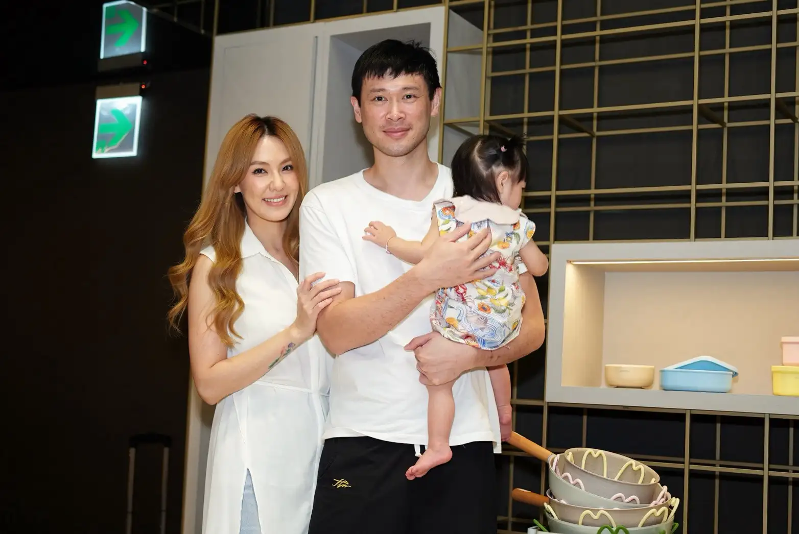 劉雨柔帶老公、小孩一起和媒體見面,打破婚變傳聞。(圖/記者陳明中攝)