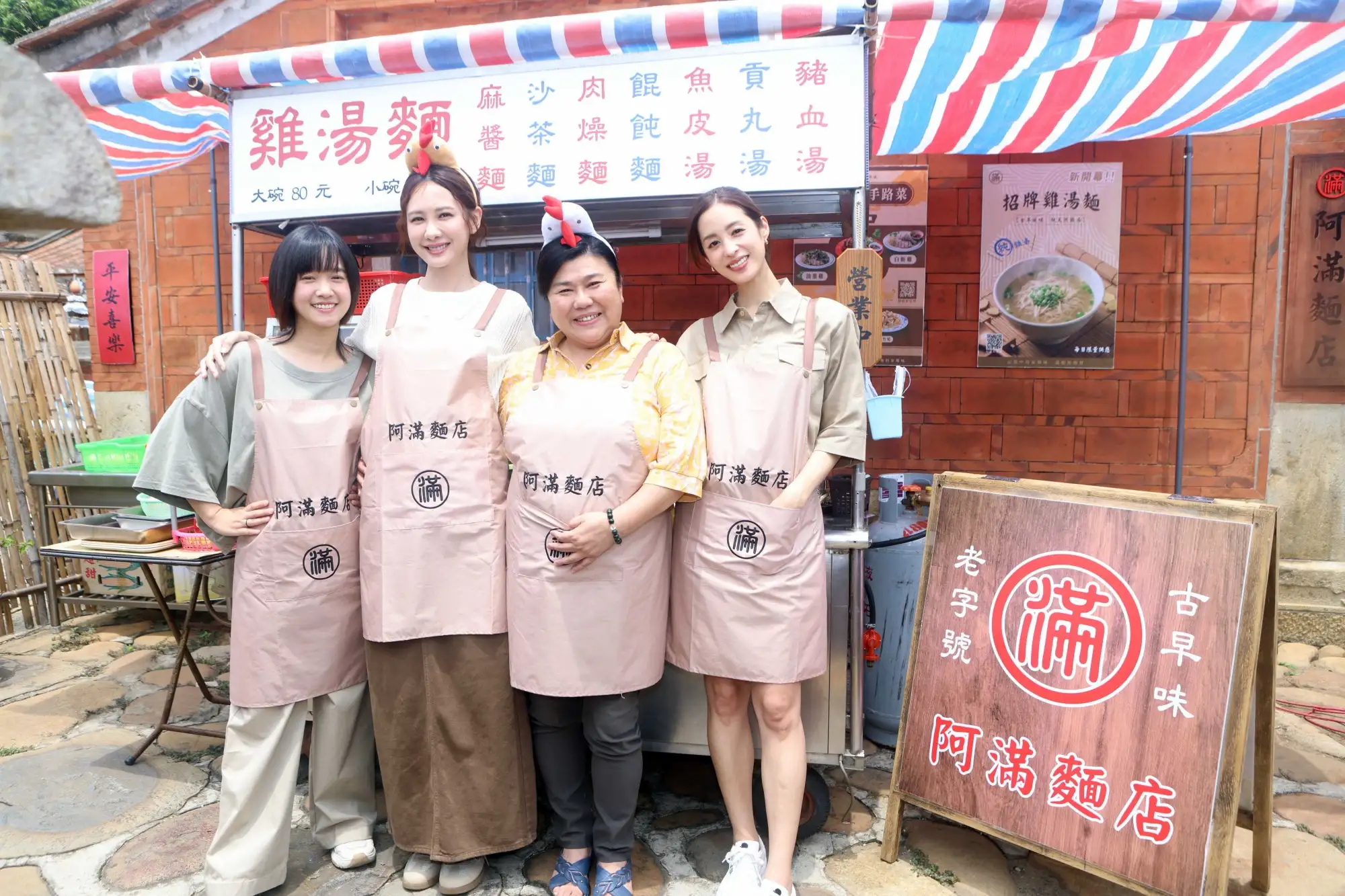 安心亞(左二)跟林美秀(左三)再續前緣合作。(圖/公視提供)