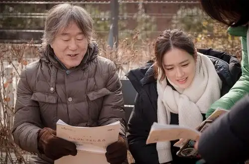 名導安畔錫曾跟孫藝珍合作《經常請吃飯的漂亮姐姐》。(圖/翻攝自韓網)