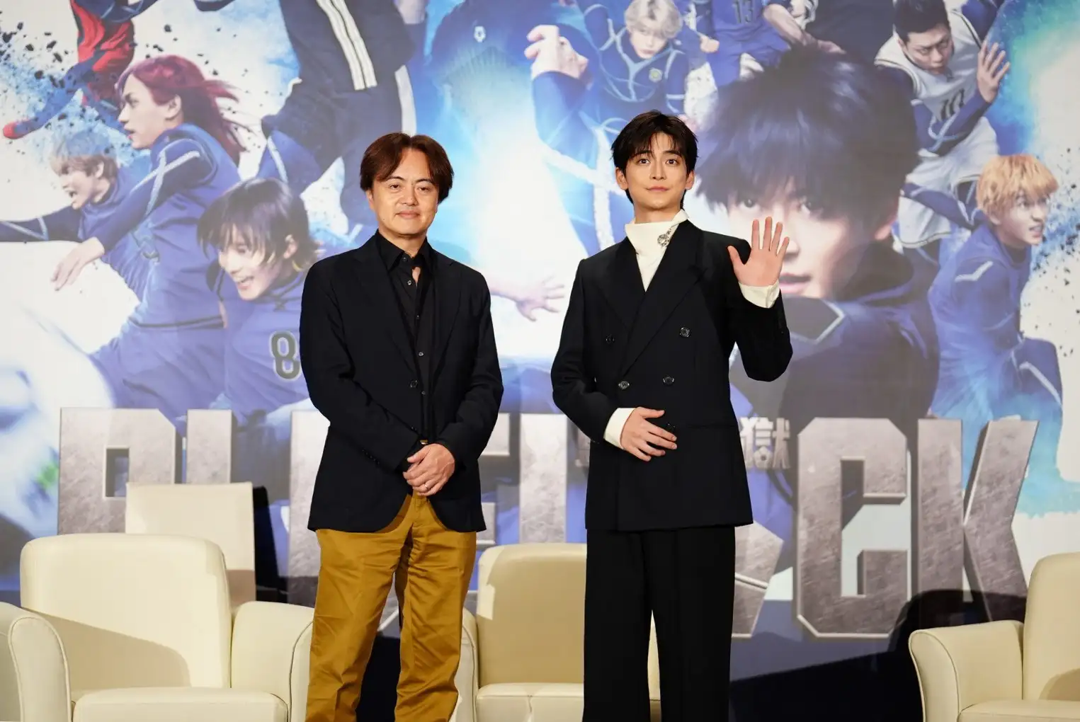 高橋文哉（左）、製作人松橋真三來台宣傳《藍色監獄》。（圖／記者陳明中攝）