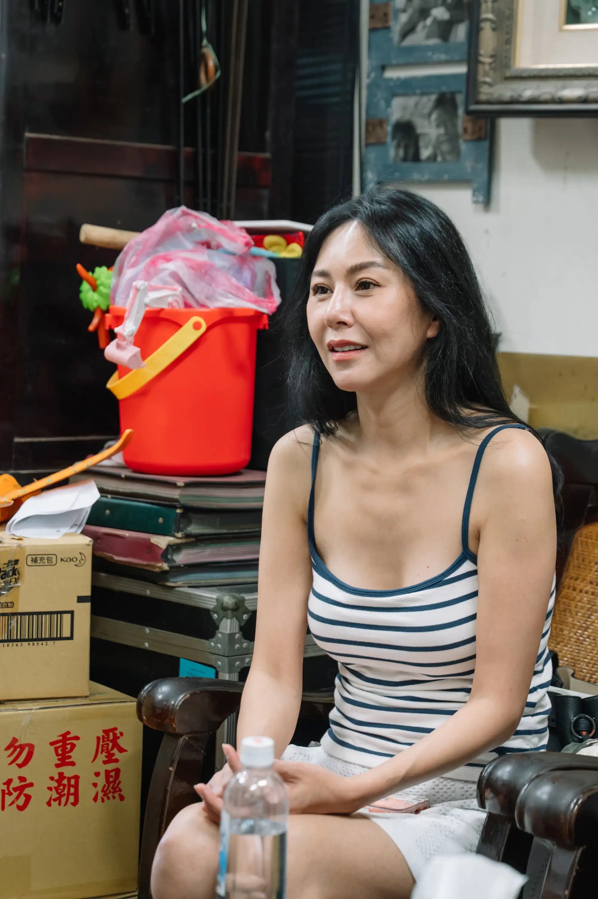 洪曉蕾這次也跟著邱瓈寬的腳步，走進長輩家中。（圖／老人關懷福利協會提供）