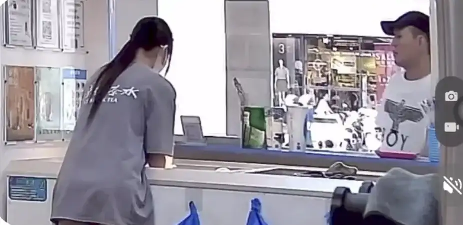 春風看起來像是要收保護費。(圖/翻攝Threads)