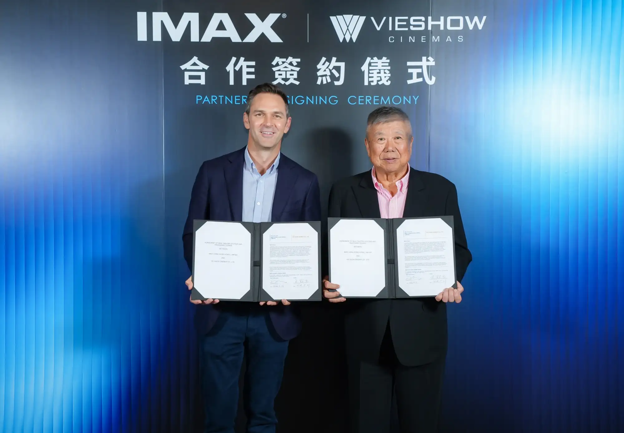 威秀影城升級IMAX螢幕,圖為IMAX 大中華區首席執行長孟丹青(左)、威秀影城董事長王超立。(圖/威秀影城提供)