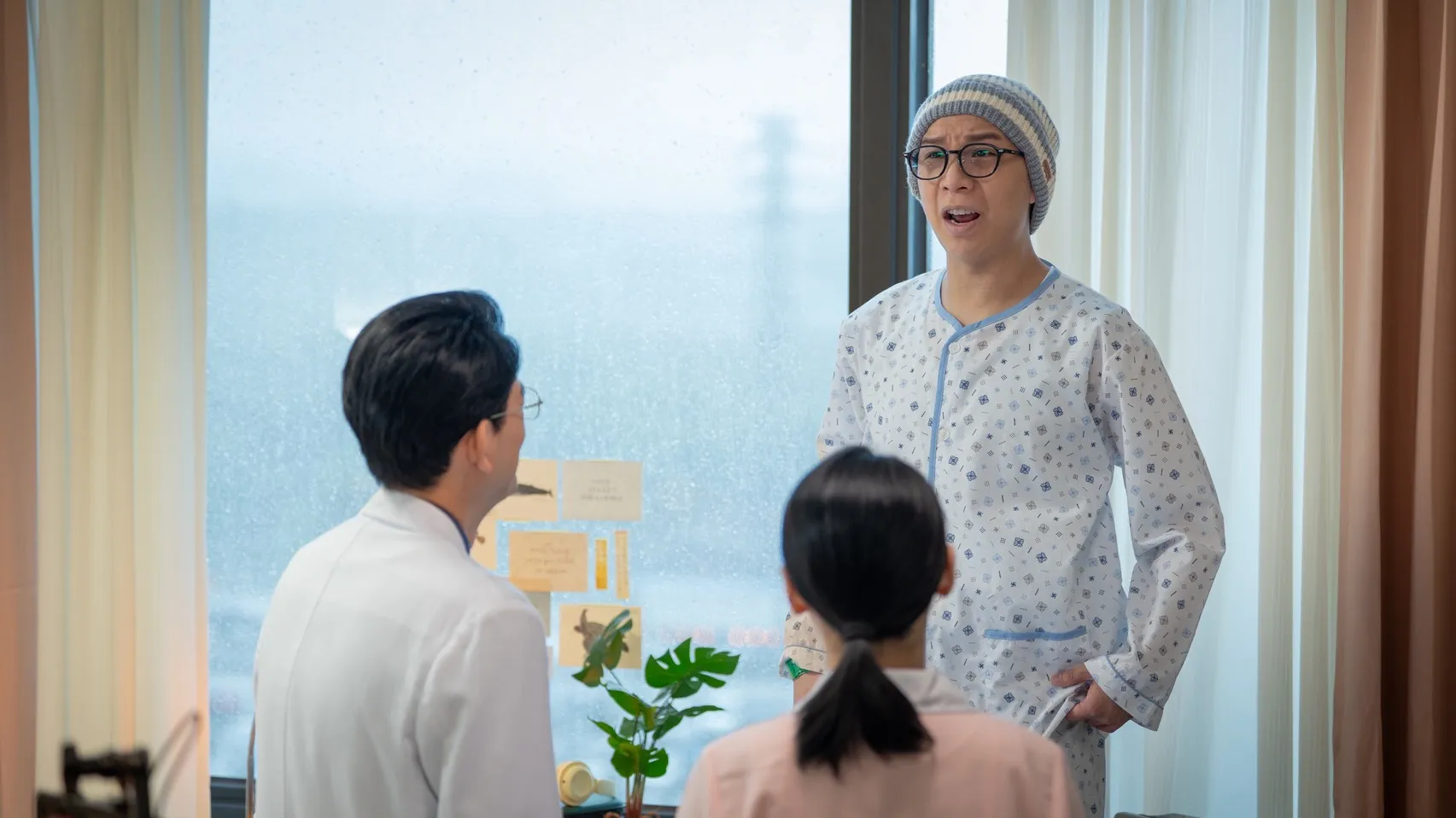 為了專心投入戲劇演出,派翠克不惜剃頭並推掉超過10個活動與業配工作,展現跨界當演員的決心。(圖/大愛提供)