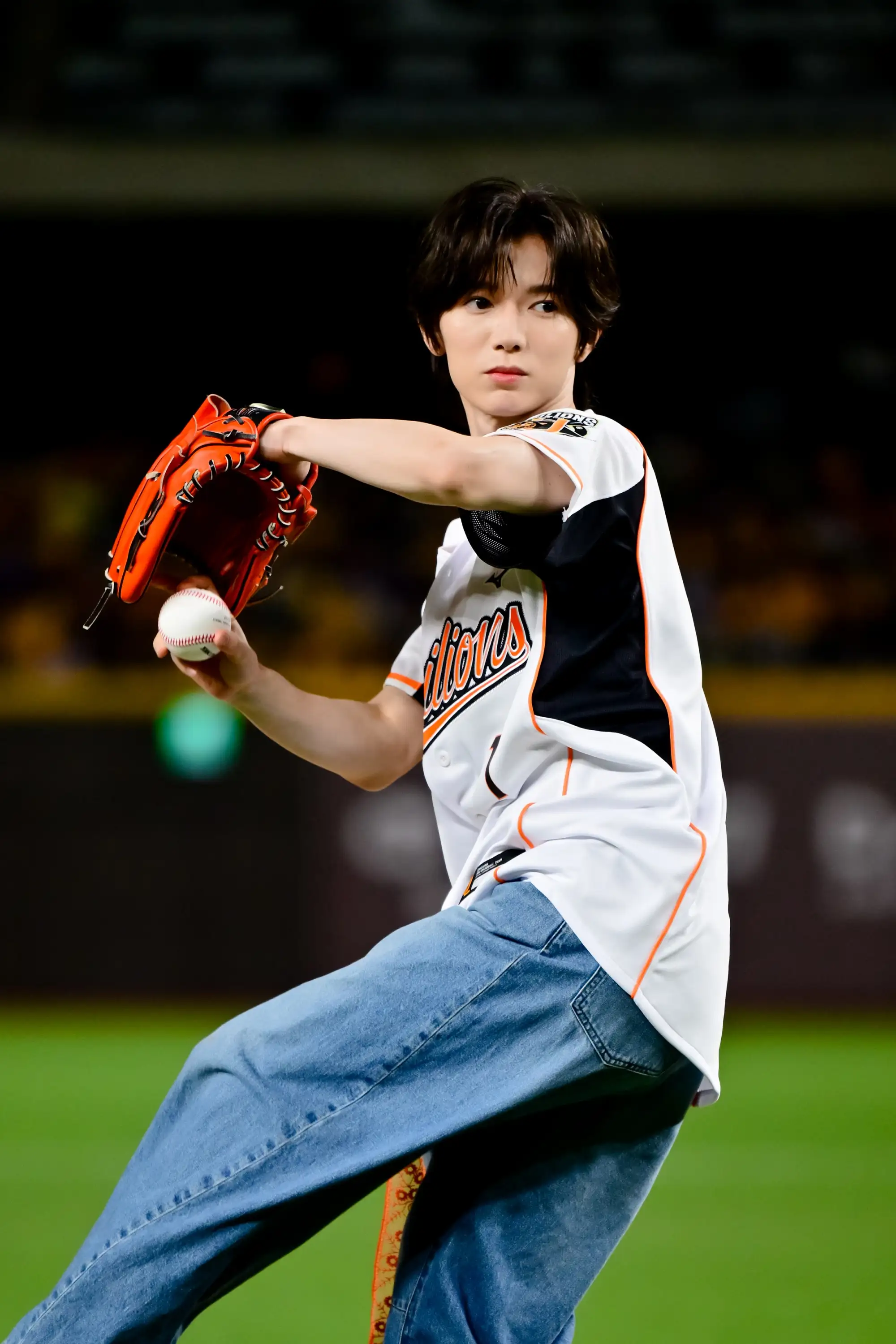 七五三掛龍也代表Travis Japan開球。（圖／統一獅提供）