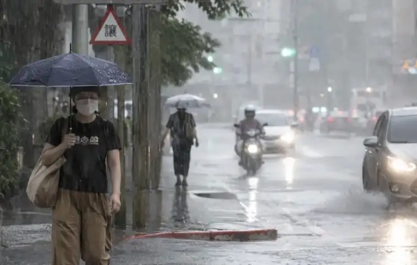全台近日豪雨不斷。(圖/AI生成示意圖。)