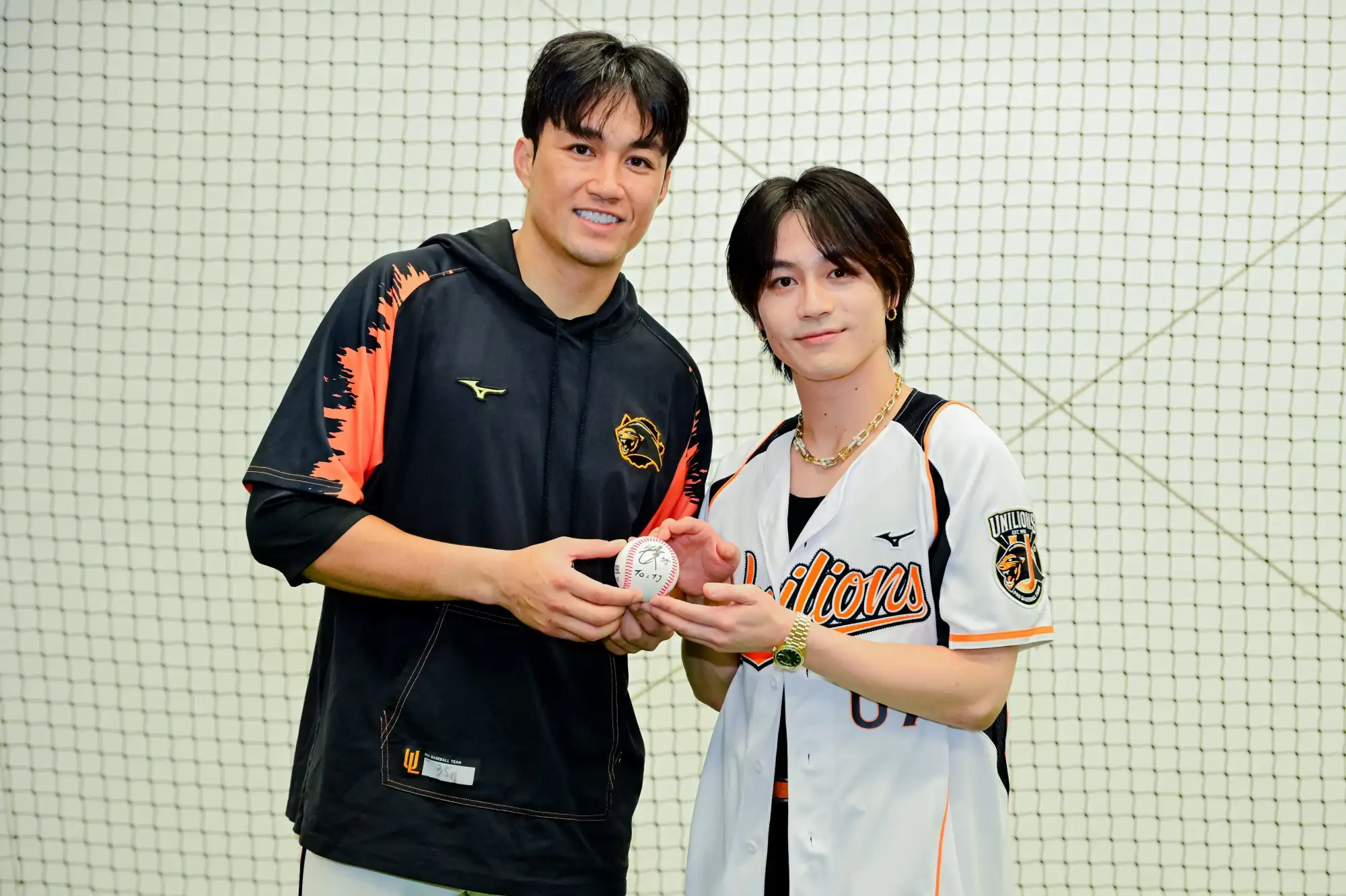 Travis Japan成員松田元太在後台跟潘傑楷合照。（圖／攝影組）
