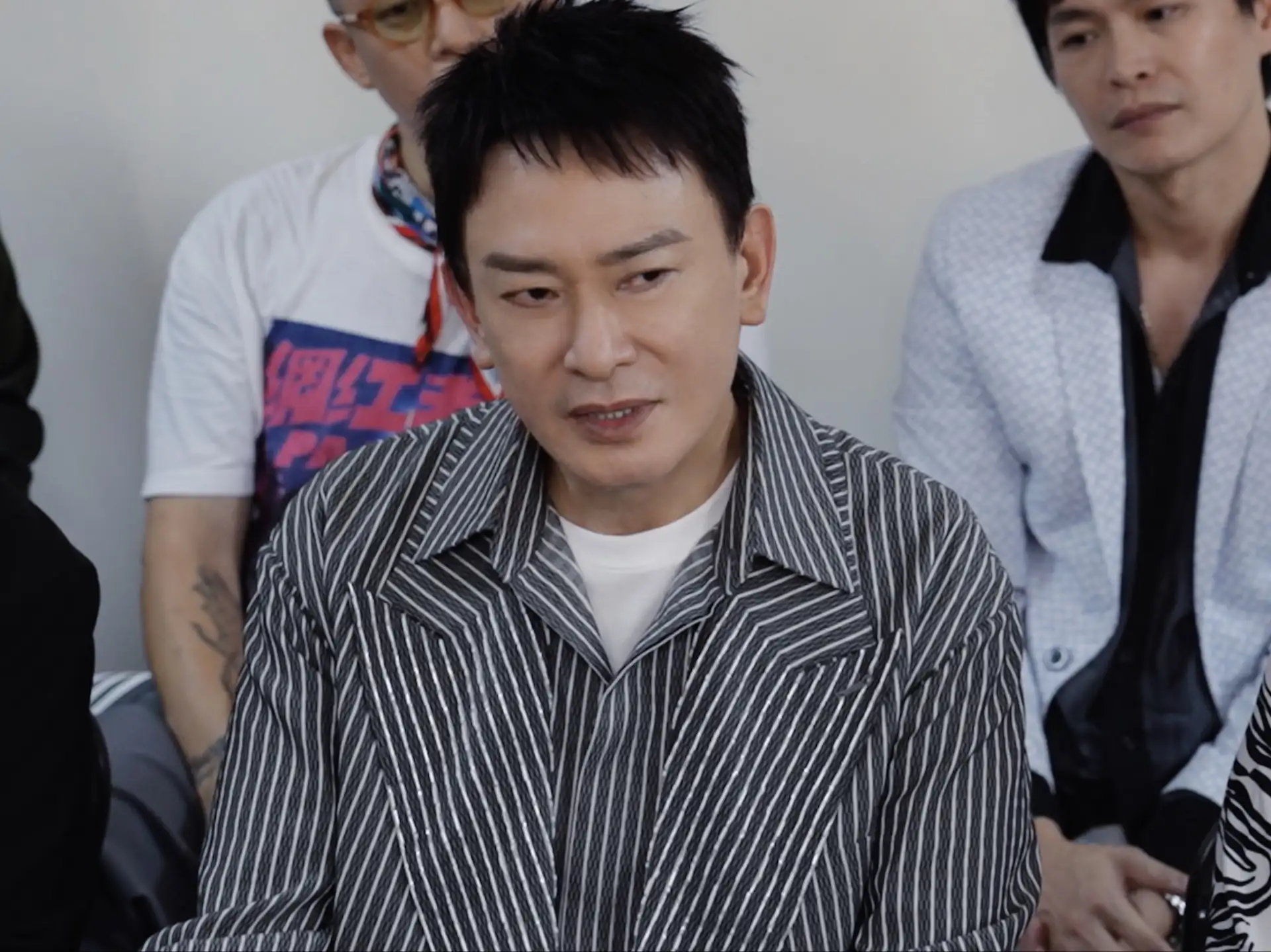 王識賢難忍悲傷。（圖／曼尼娛樂提供）