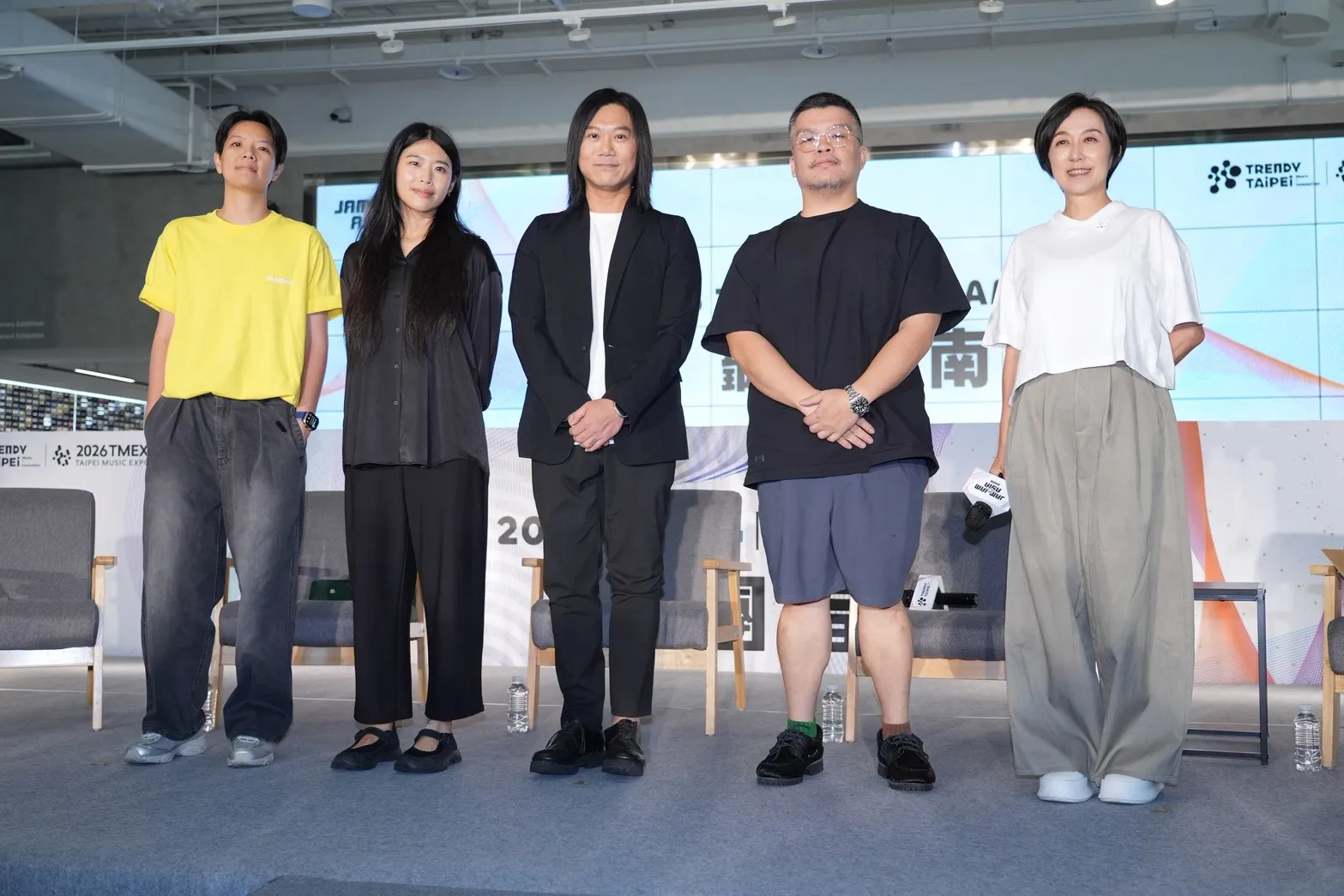 瑪莎（中）與妻子Vicky置產地點橫跨台灣、日本與英國三國，粗估總房產價值高達近8億台幣。（圖／記者許方正攝）