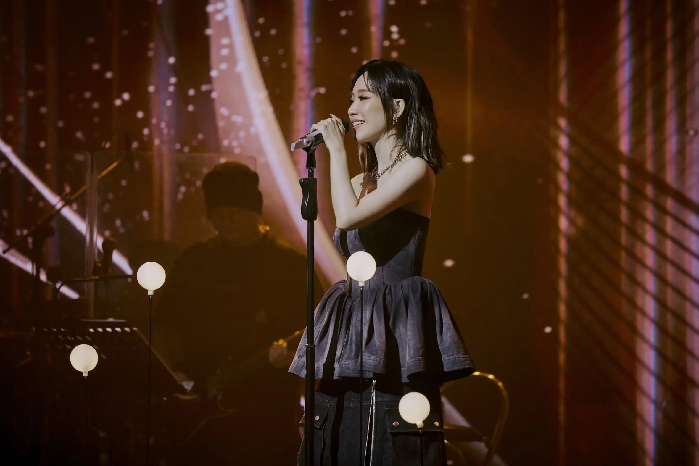 閻奕格在演唱會尾聲致謝團隊與經紀人時一度落淚。(圖/索尼提供)