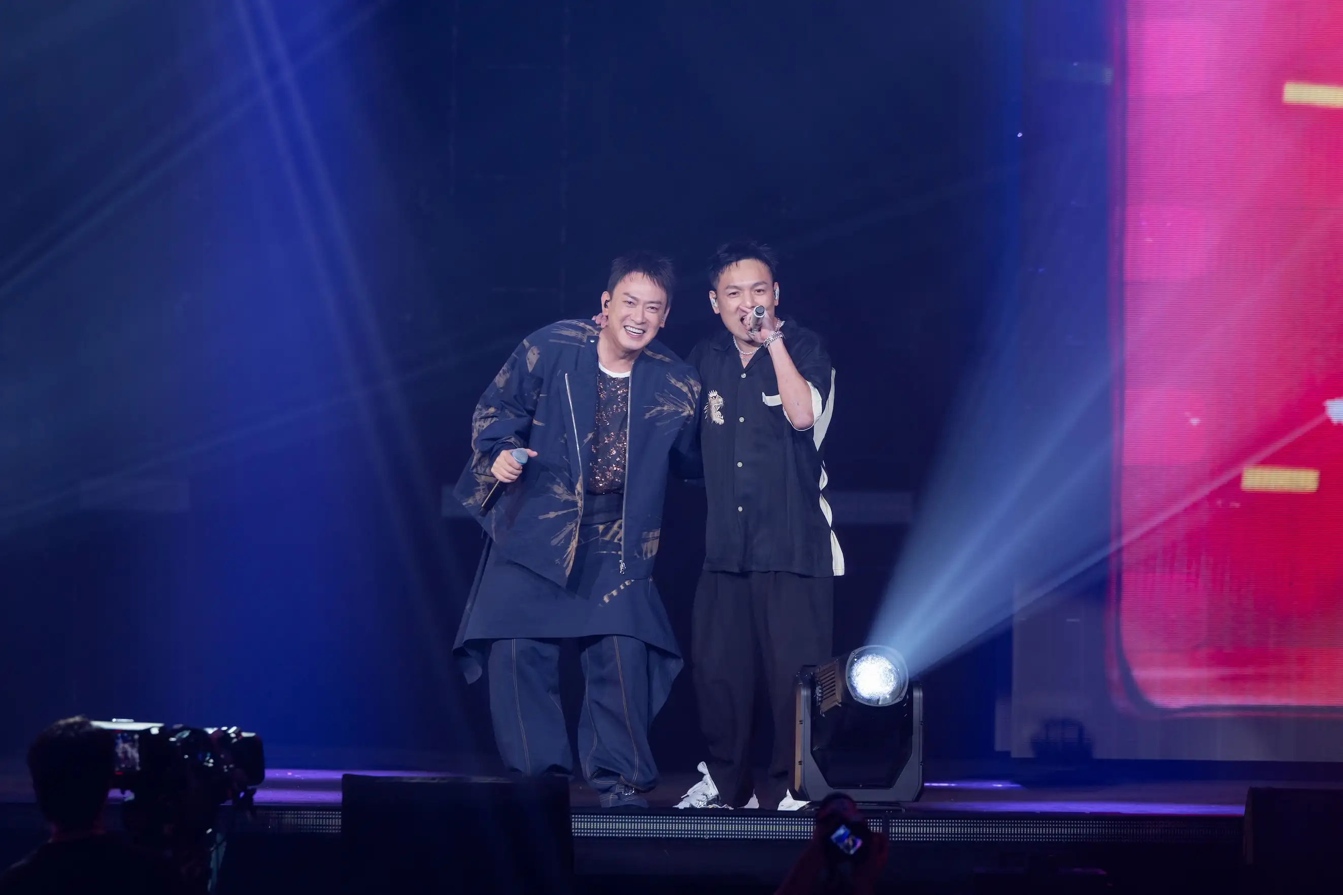 王識賢再度登台與春風合唱全新單曲〈有你有我〉。(圖/曼尼娛樂提供)