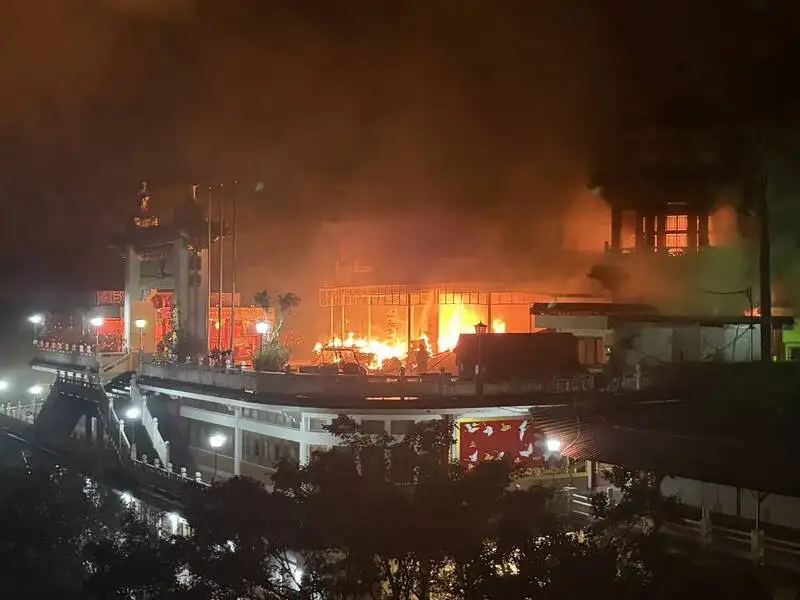指南宮凌霄寶殿驚傳火警。(圖/翻攝畫面)