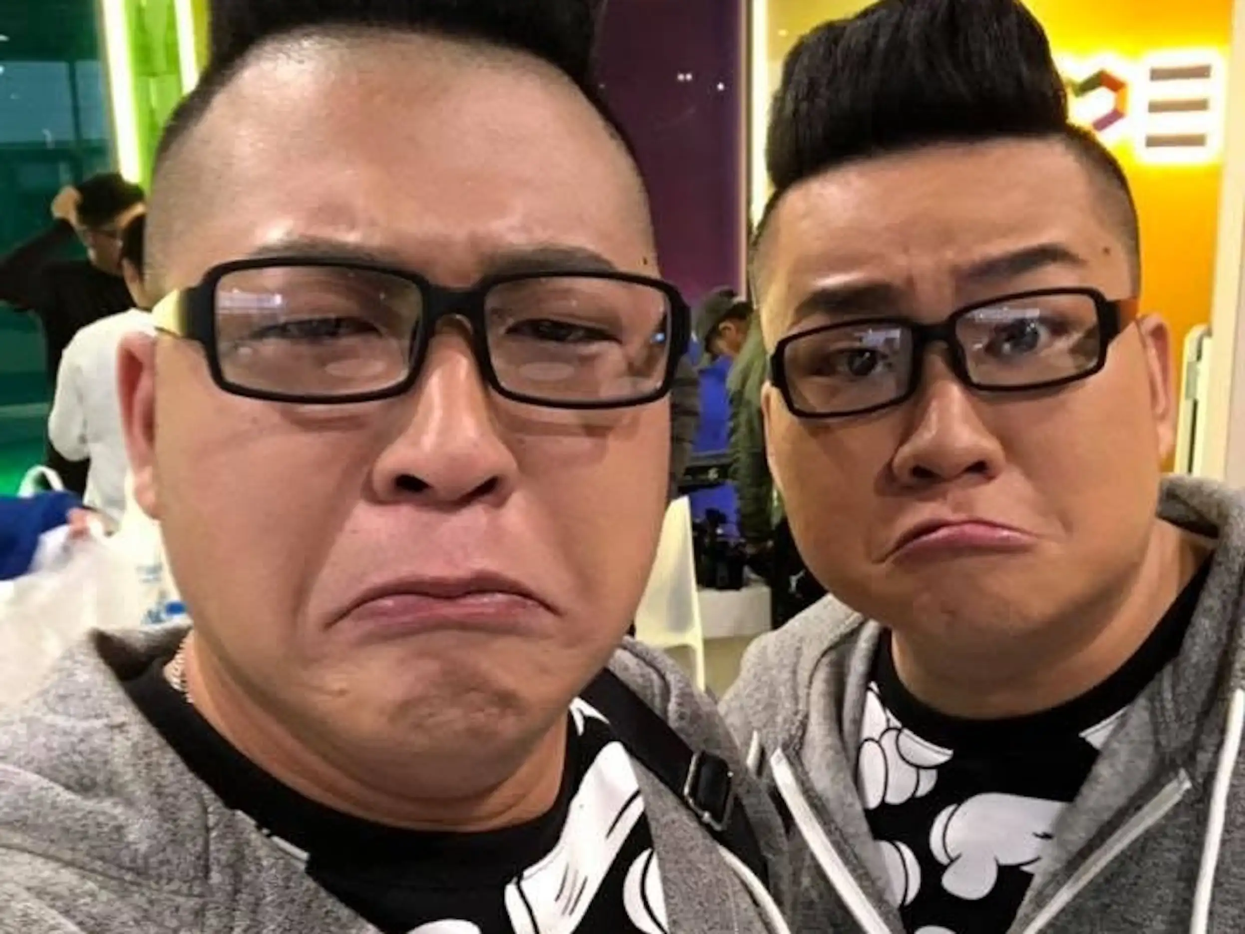 草爺(左)和Joeman曾經長得像。(圖/翻攝含羞草日記臉書)