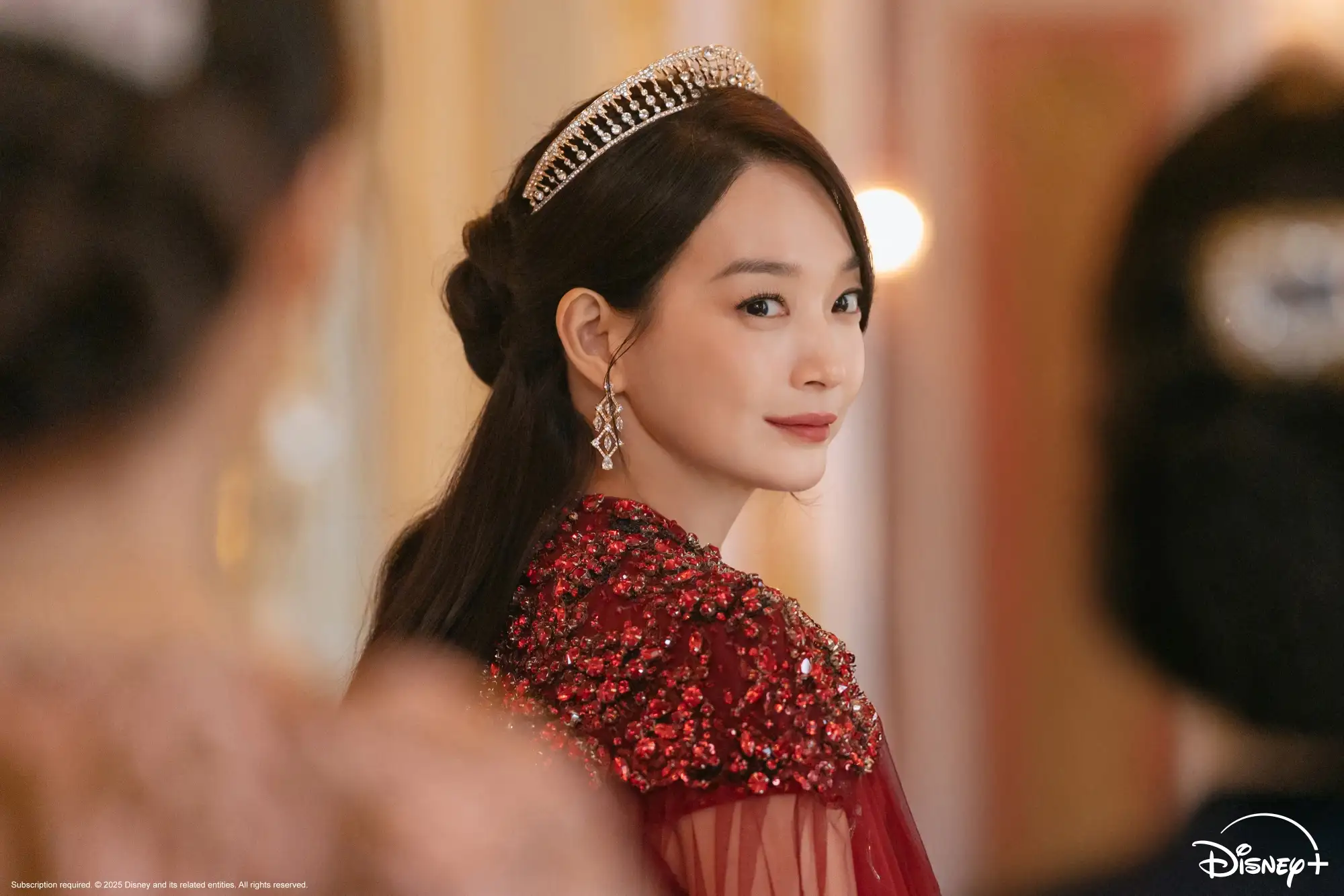 申敏兒在《再婚皇后》中展開復仇。(圖/Disney+提供)