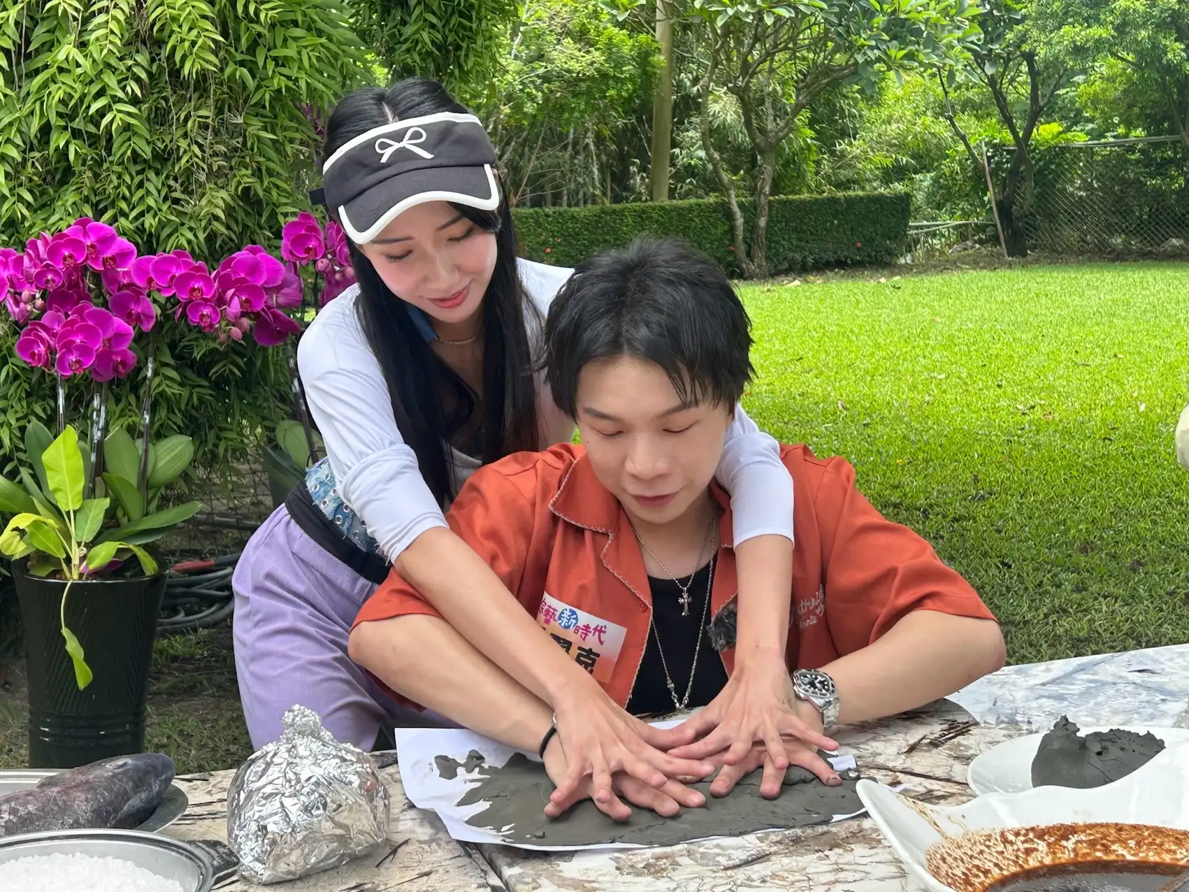 派翠克與檸檬節目中不避嫌互動親暱。（圖／民視提供）