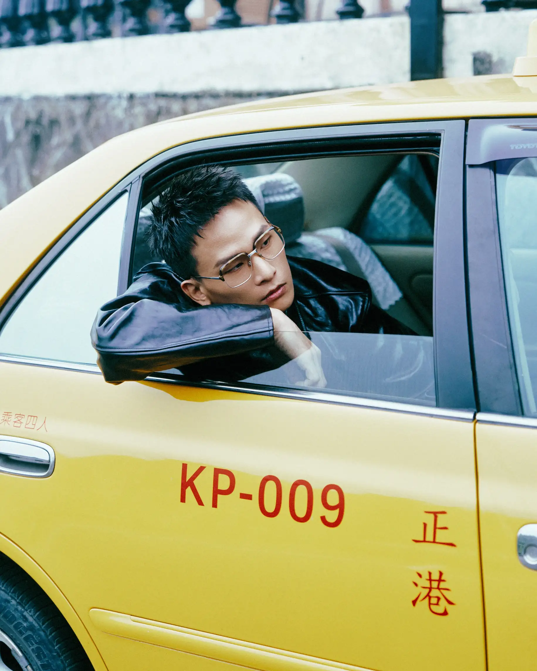 黃奇斌搭計程車。(圖/大可文武有限公司提供)