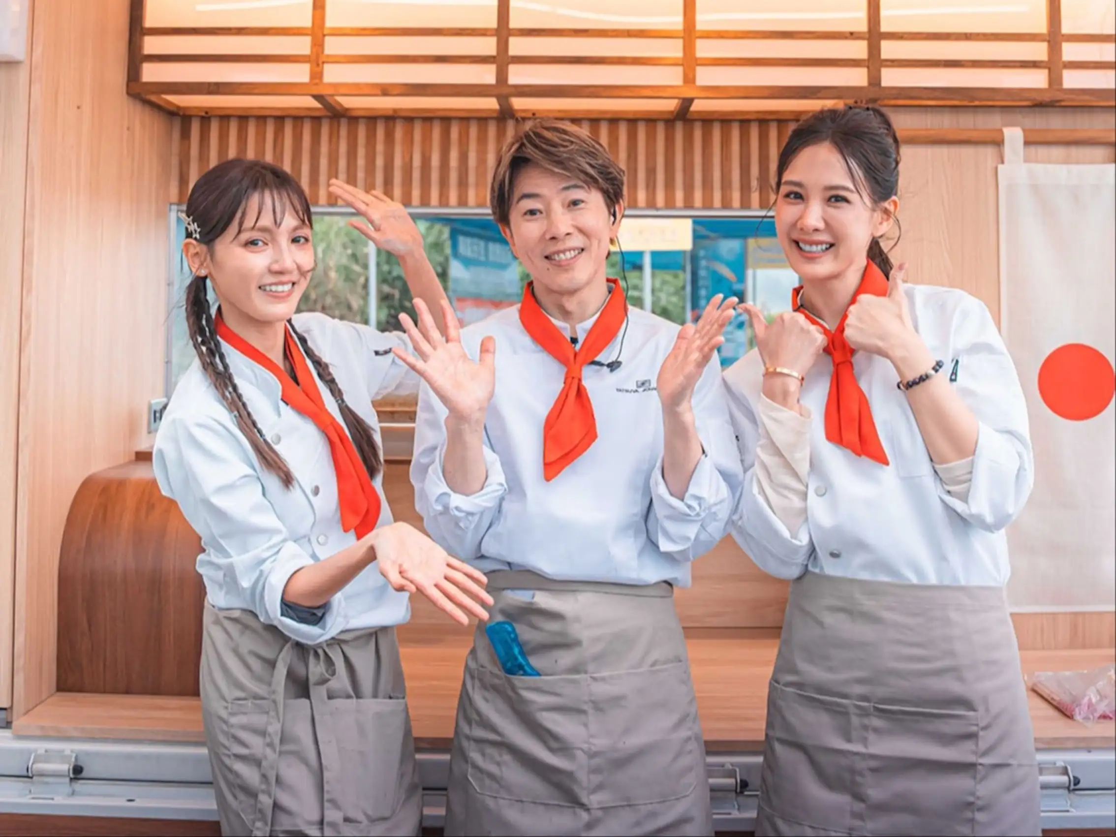 朵拉(左起)、川越達也、安心亞一隊伍。(圖/TVBS提供)