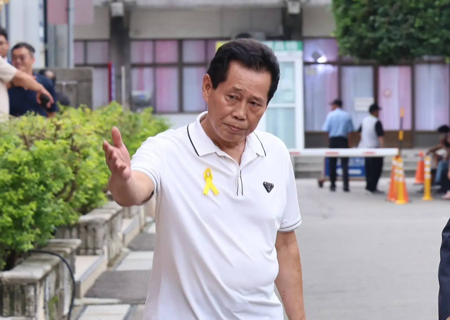 康雷在現場幫忙指揮。(圖/記者許方正攝)