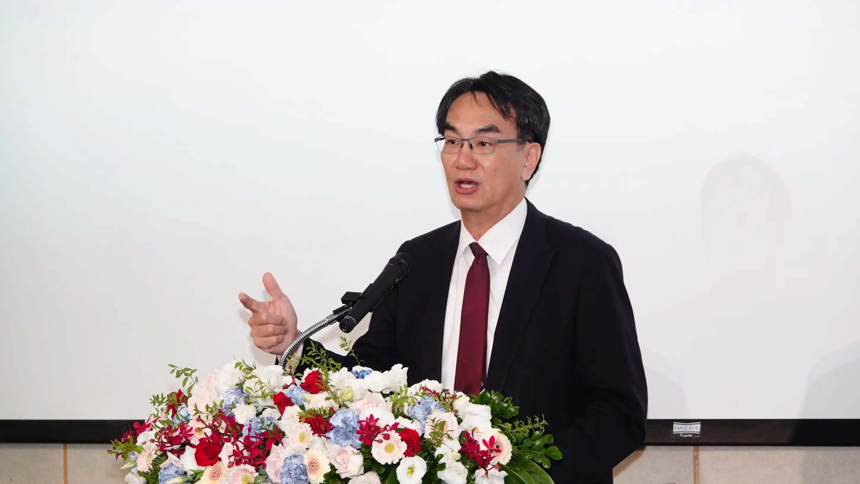 數位發展部部長林宜敬致詞表示，「科技主權不是什麼都自己做，而是把最關鍵的幾項能力牢牢掌握在自己手裡。」（圖／台灣通訊學會提供）